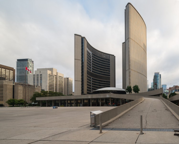 Toronto city hall August 2017 01
