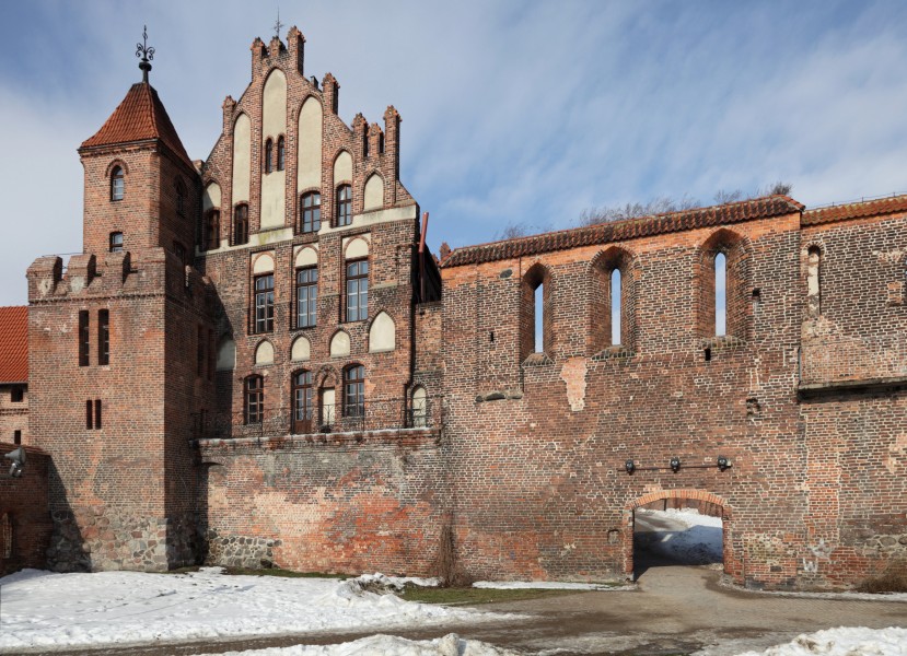 Torun Dwor Mieszczanski 01