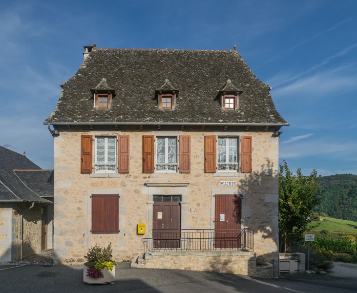 Town hall of Senezergues 01