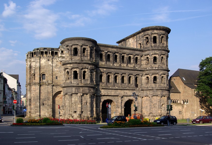 Trier Porta Nigra BW 1