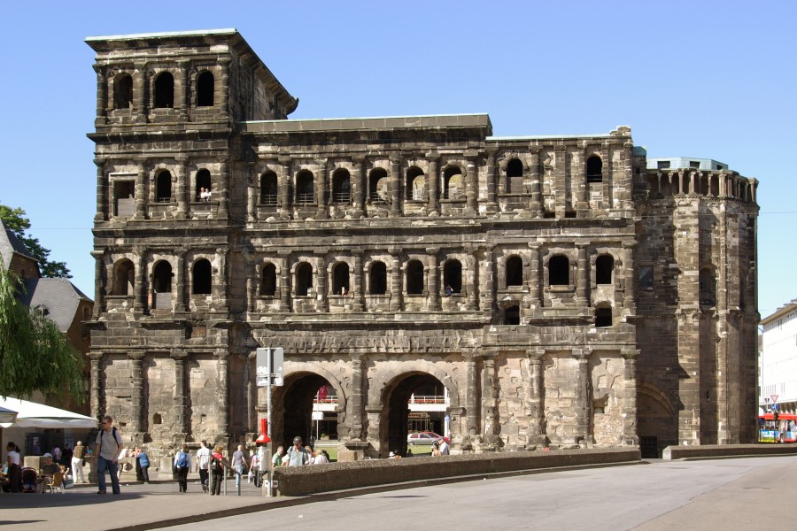 Trier Porta Nigra BW 3