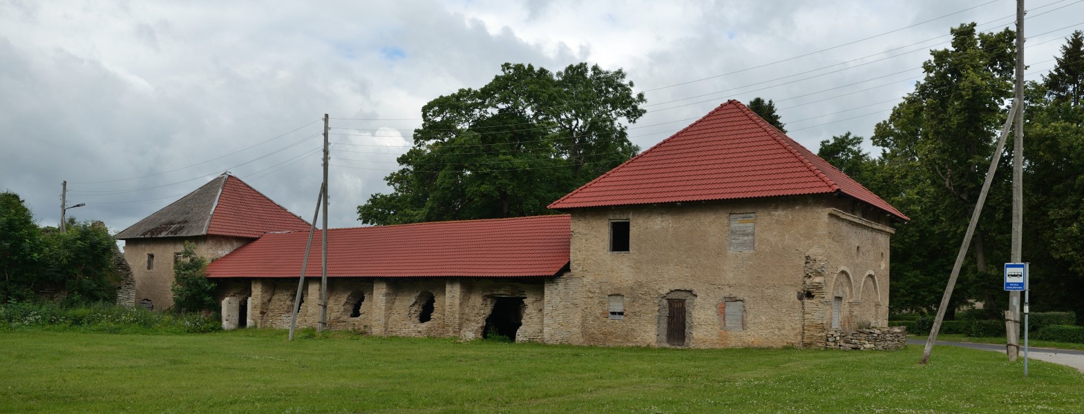 Valkla mõisa tall