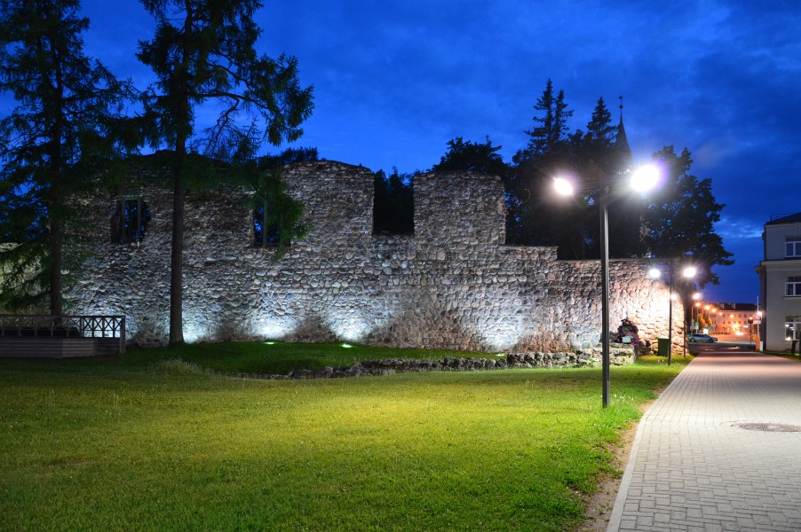 Valmiera ordulinnuse varemed hilisõhtul 05