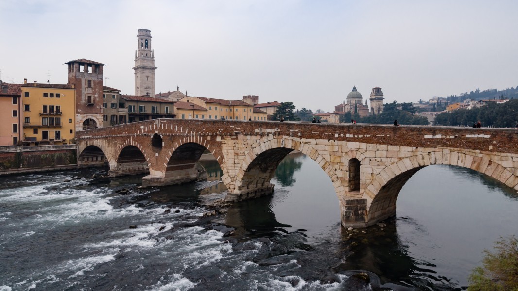Verona Italy Ponte-Pietra-01