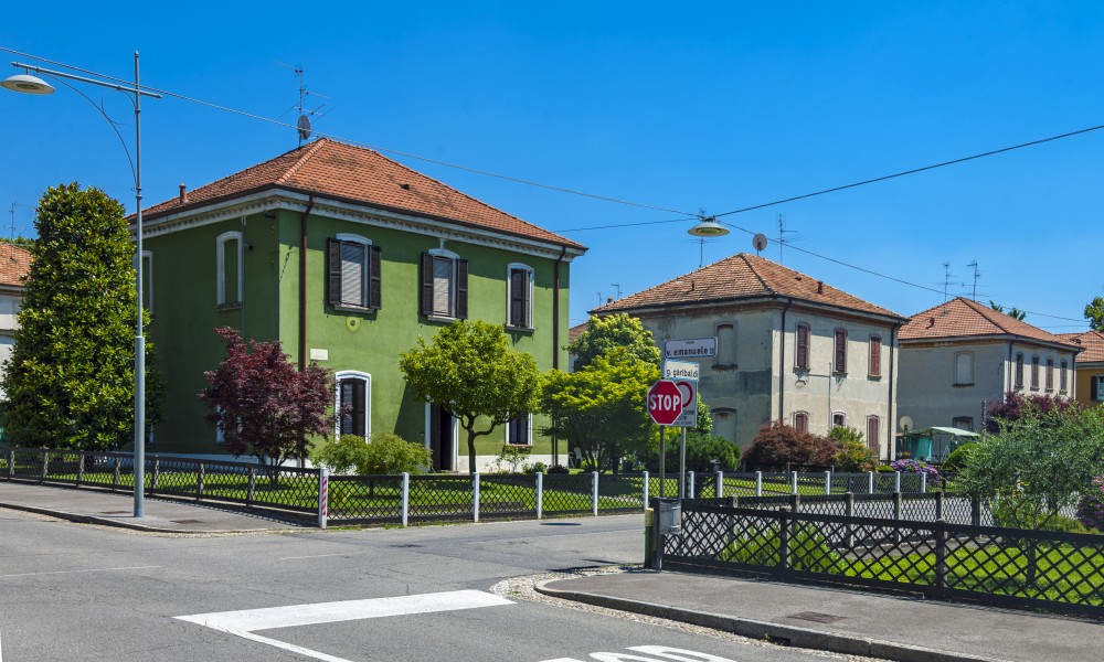 Via Vittorio Emmanuelle-Via Garibaldi intersection, Crespi d'Adda, from northeast