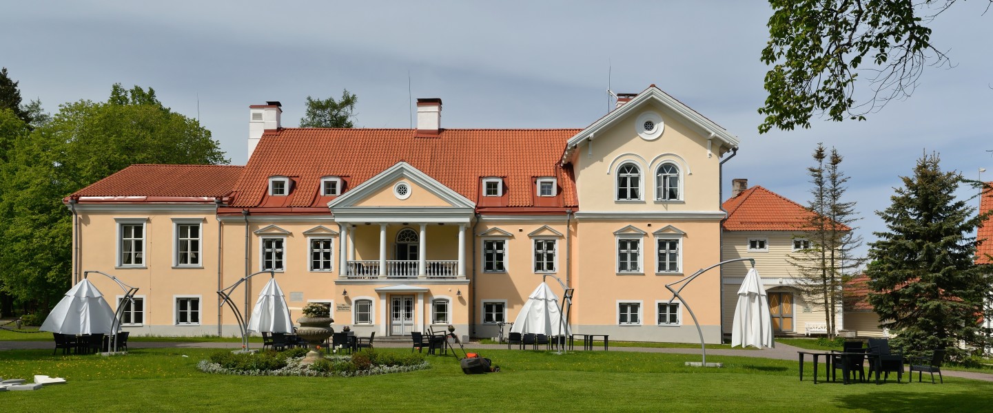 Vihula mõisa peahoone 2012