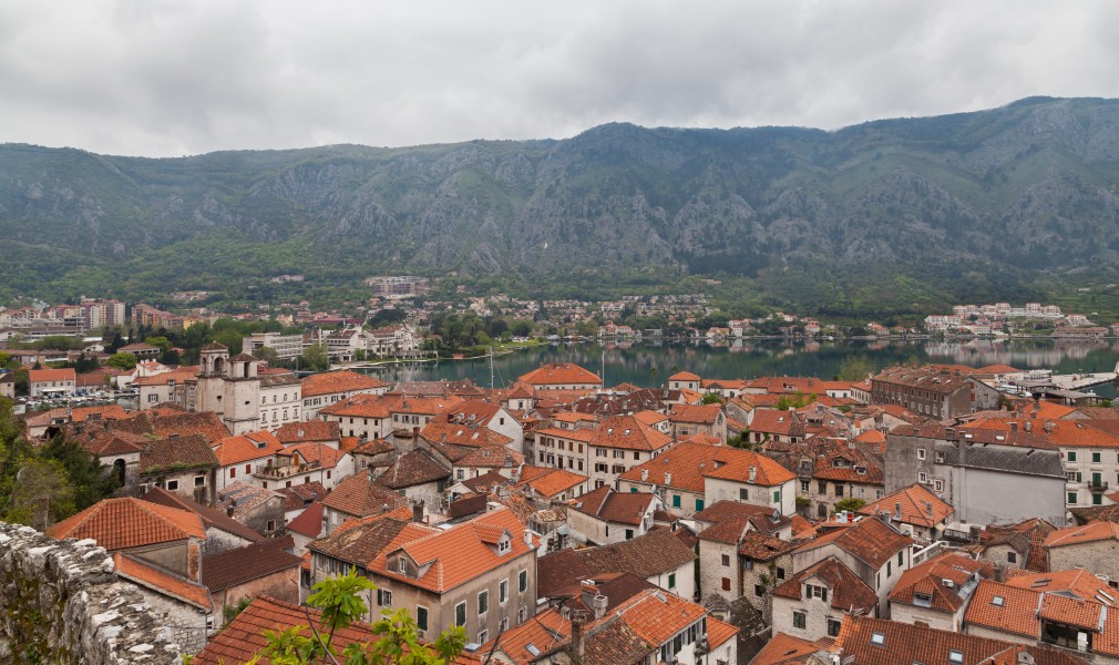 Vista de Kotor, Bahía de Kotor, Montenegro, 2014-04-19, DD 03