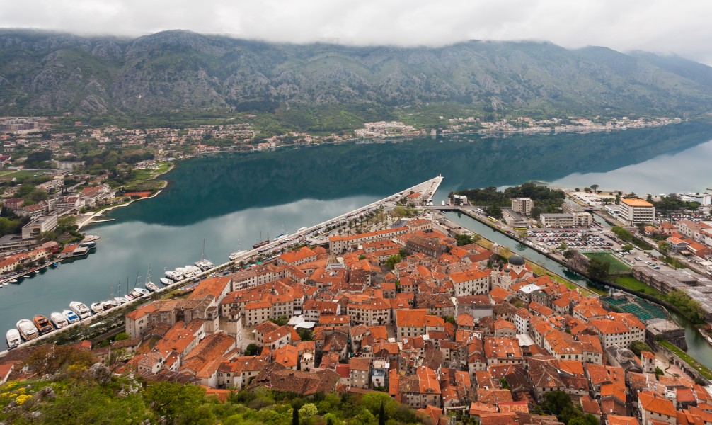 Vista de Kotor, Bahía de Kotor, Montenegro, 2014-04-19, DD 14
