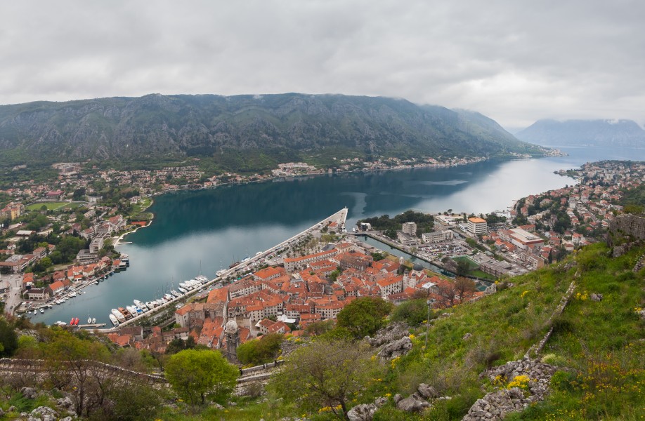 Vista de Kotor, Bahía de Kotor, Montenegro, 2014-04-19, DD 25