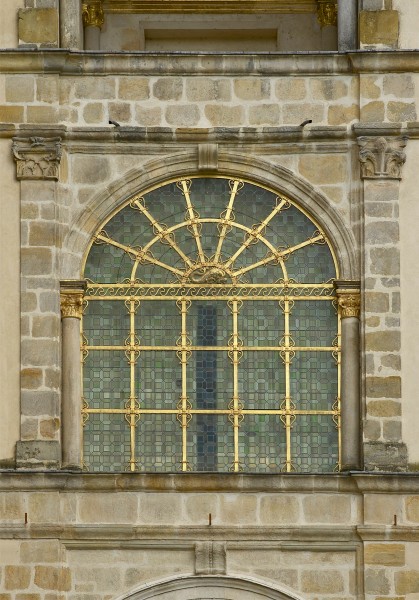 Vitrail Porte Dorée château Fontainebleau