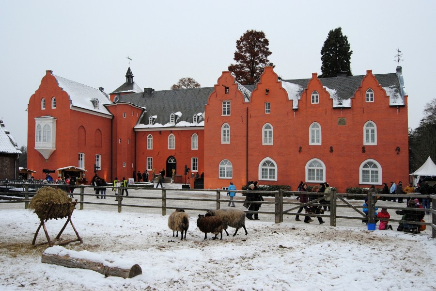 Weihnachtsmarkt Bloemersheim, Frontseite Schloss, 2010-12-04