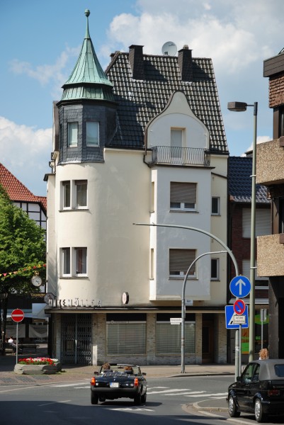 Werne-070602 7743-Eckhaus-Cabrio