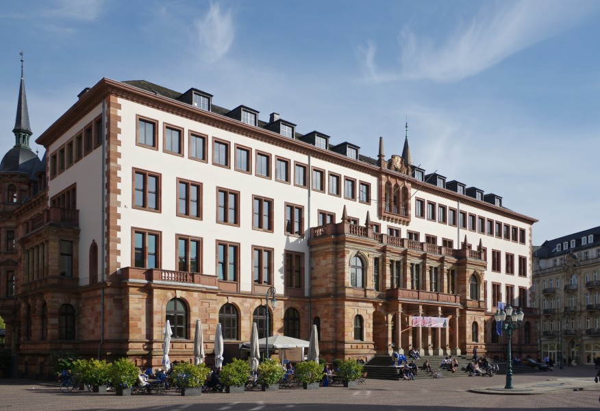 Wiesbaden Neues Rathaus BW 2017-04-24 17-40-20