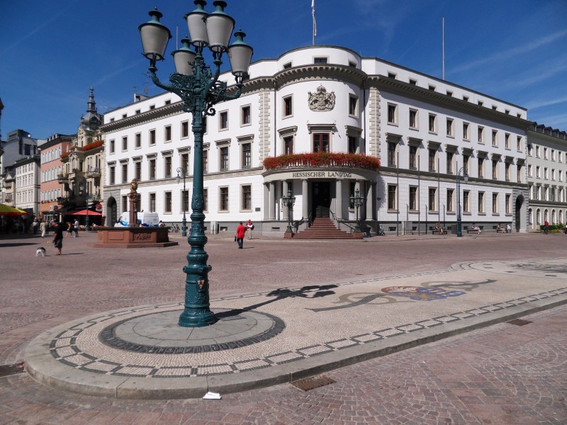 WiesbadenSchlossplatzStadtschlossWappeninselKandelaber