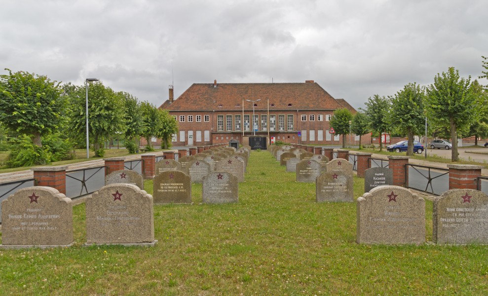 Wittstock 07-13 img15 Ehrenfriedhof