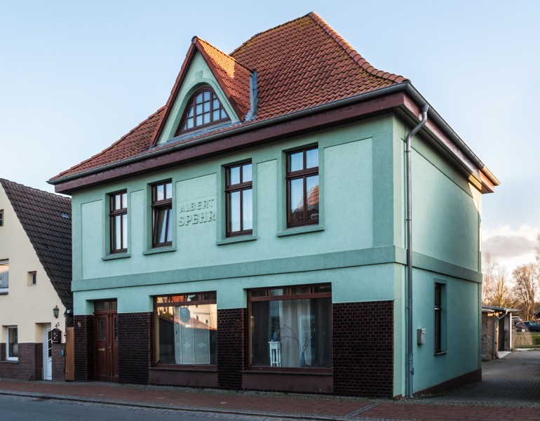 Wohn- und Geschäftshaus, Stralsunder Straße 43, Ribnitz-Damgarten (20150403-DSC04753)