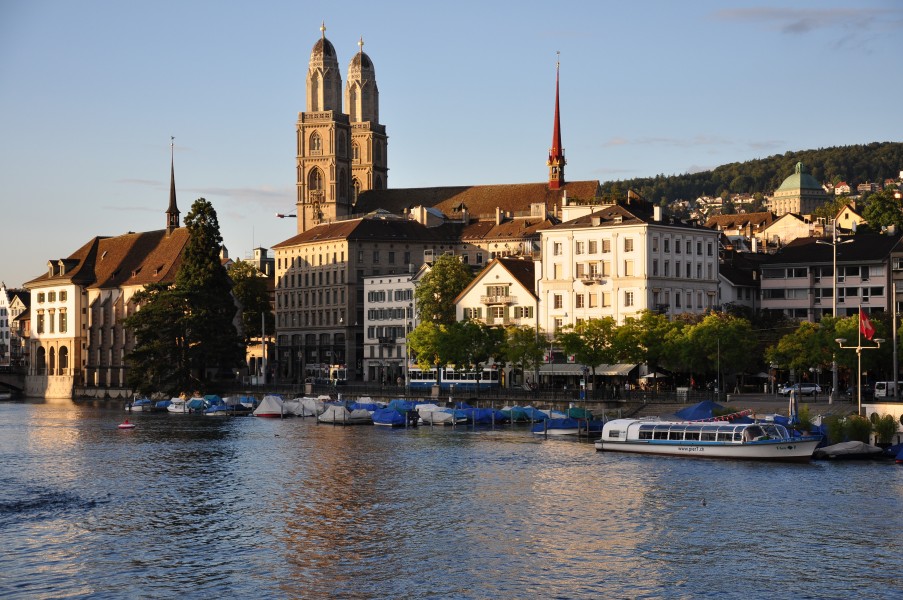 Zürich - Quaibrücke - Grossmünster-Wasserkirche IMG 4424