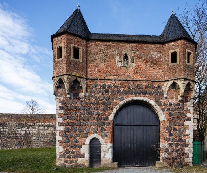 Zons Germany South-gate-castle-Friedestrom-02