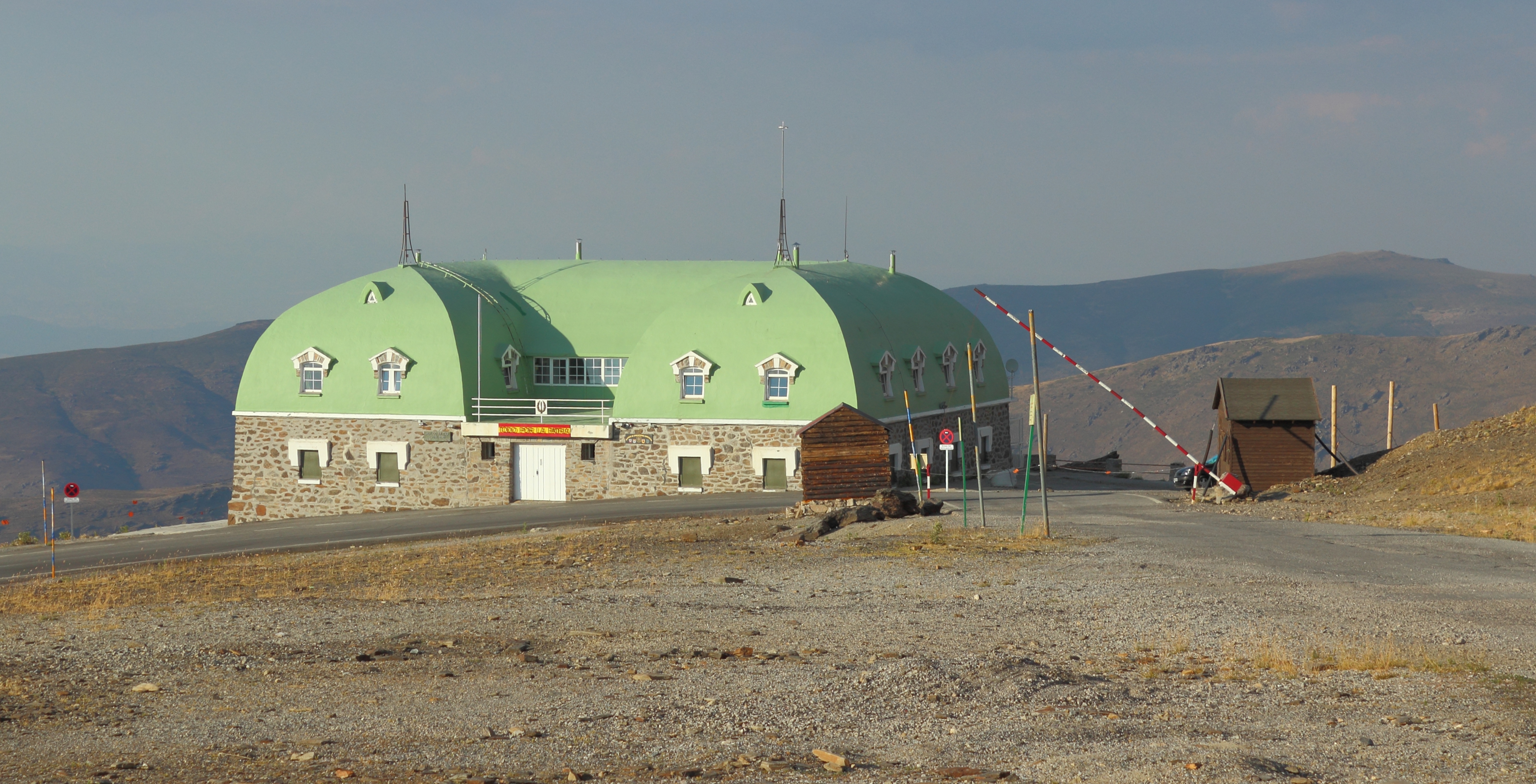 Refugio militar Capitan Cobo view from SE 2014-08-07.