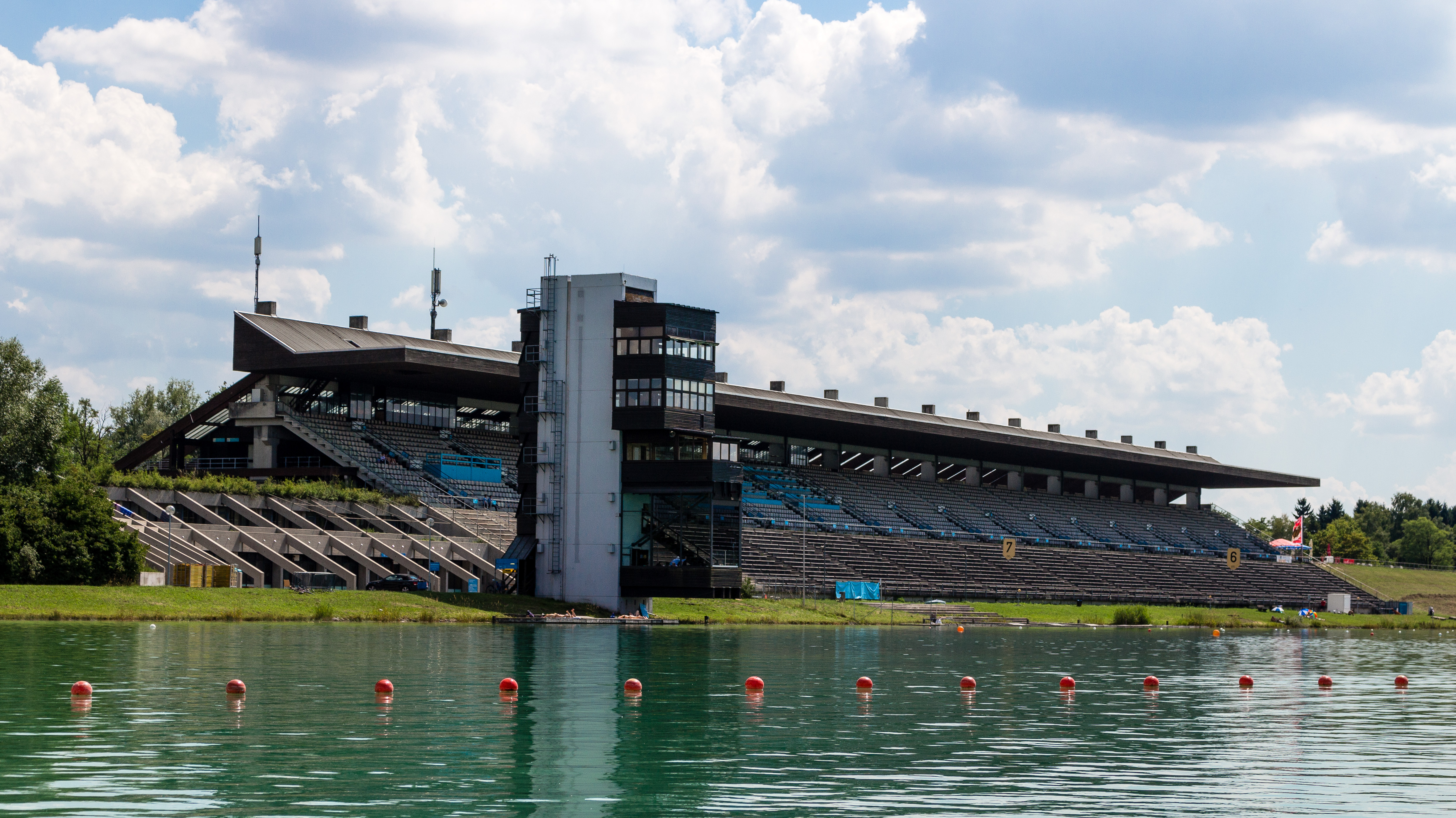 Regattastrecke Oberschleißheim Zielturm und Tribüne