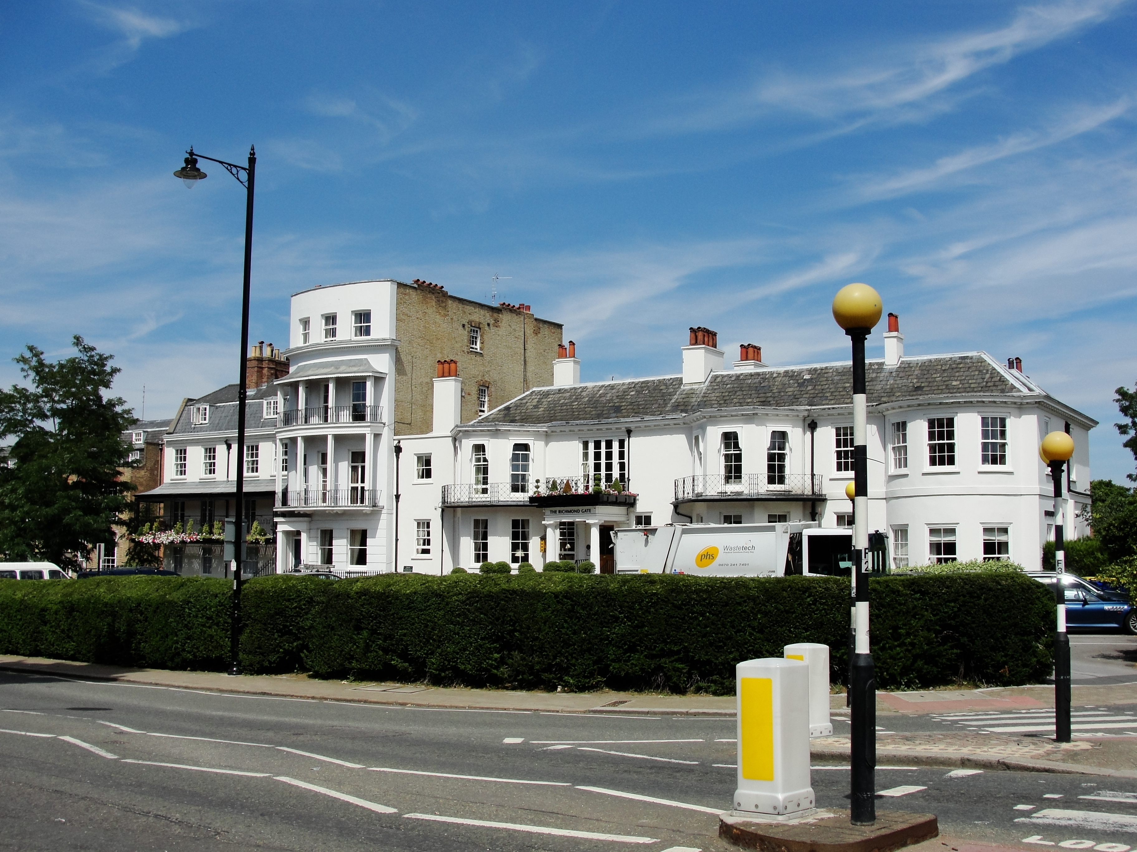 Richmond Gate Hotel - panoramio
