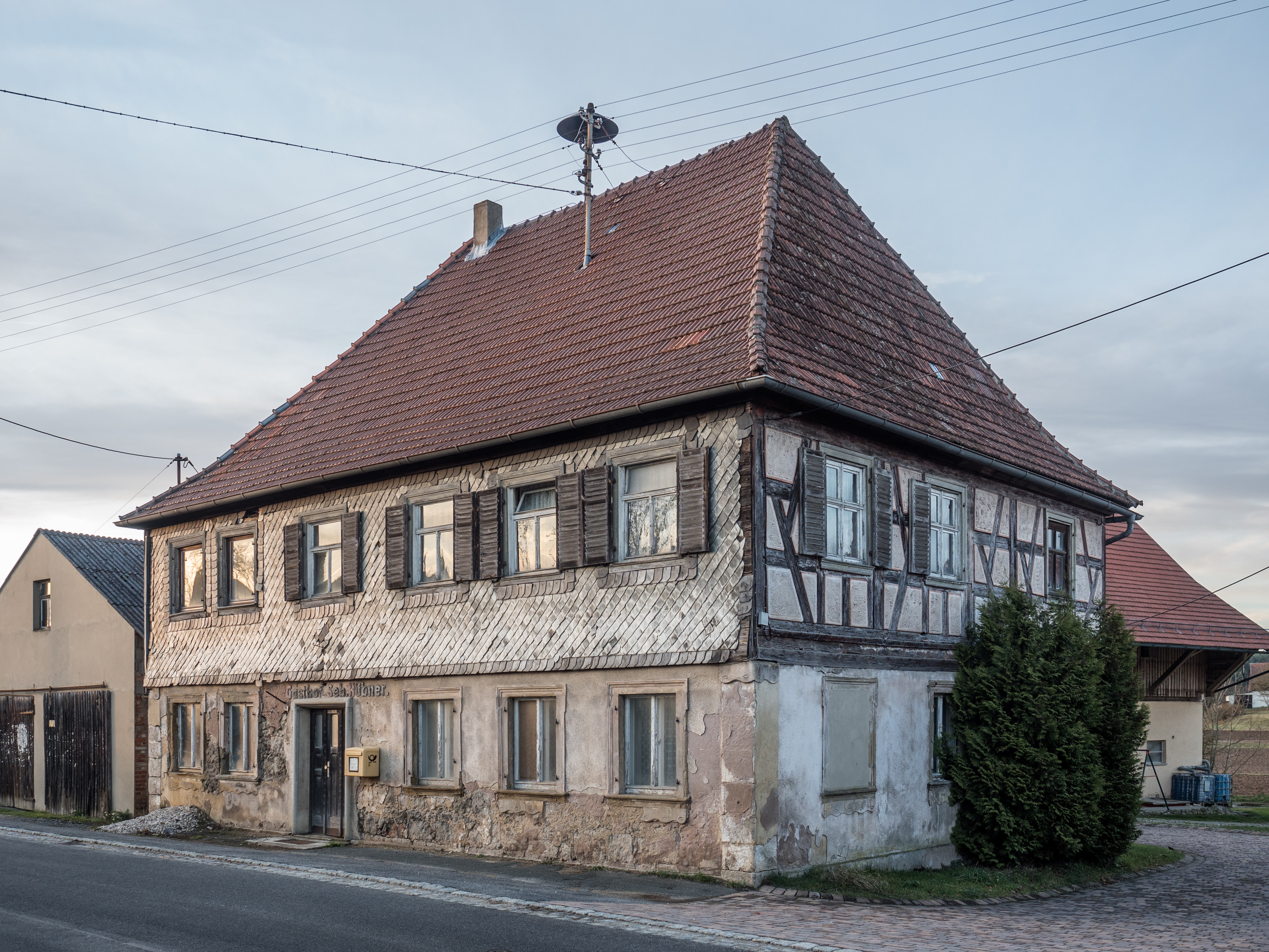 Roßdof-am-Berg-Gasthaus-200045-PS