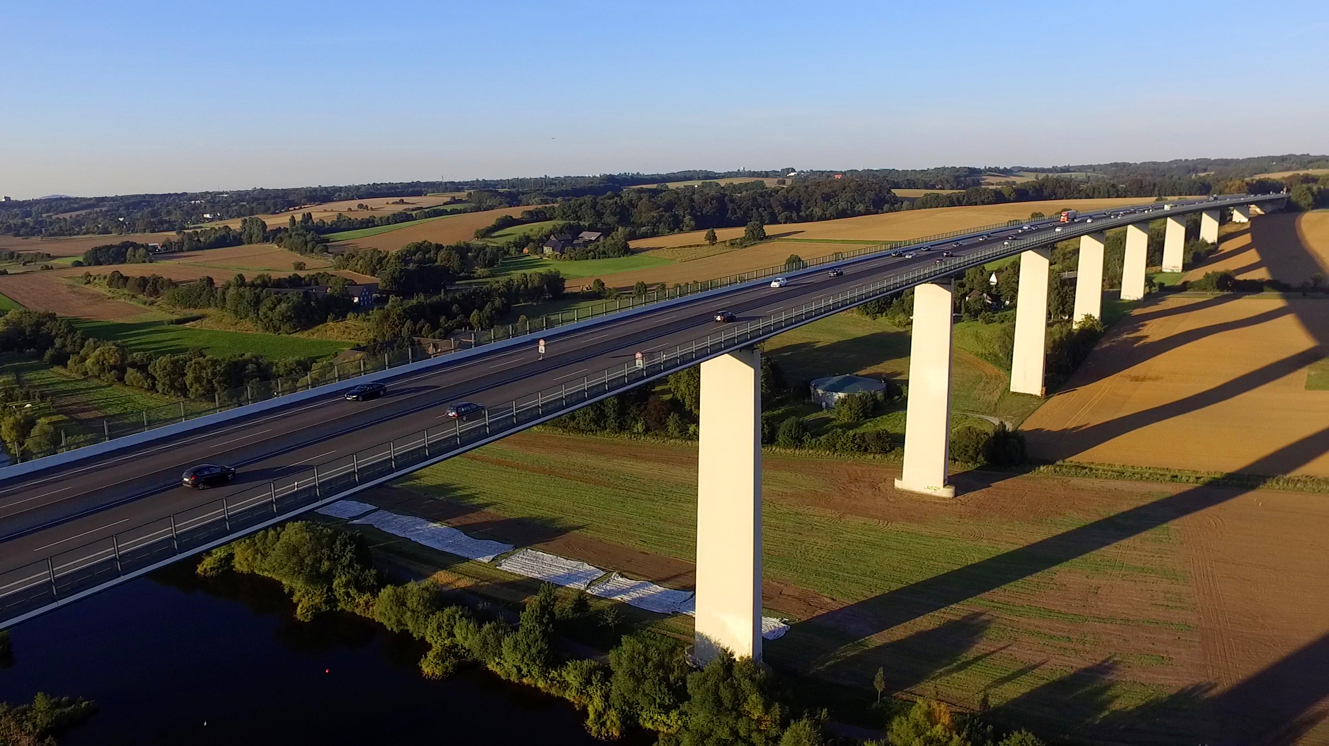 Ruhrtalbrücke bei Mülheim-Mintard aus der Vogelperspektive