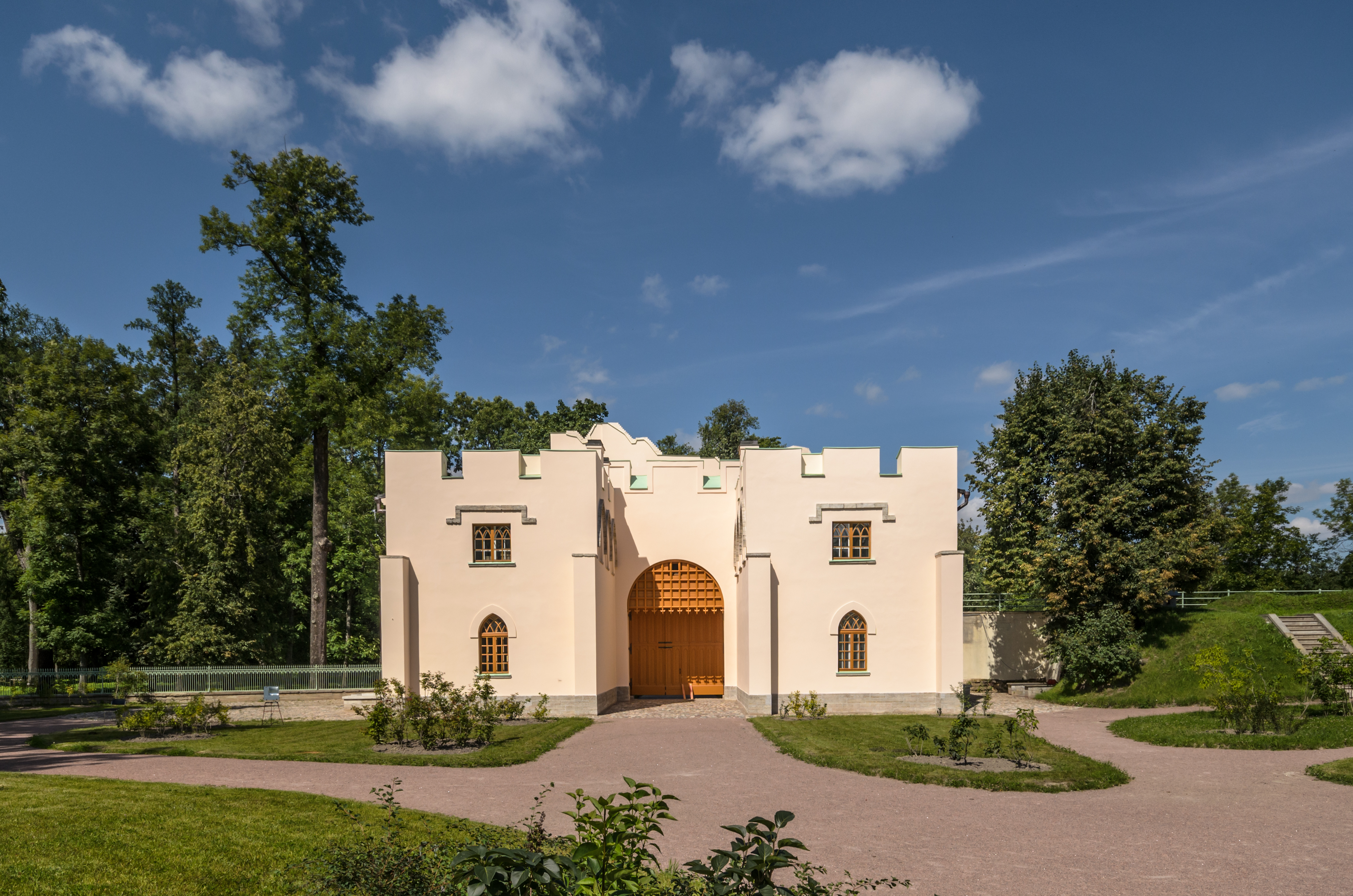 Ruin Gates in Tsarskoe Selo 01