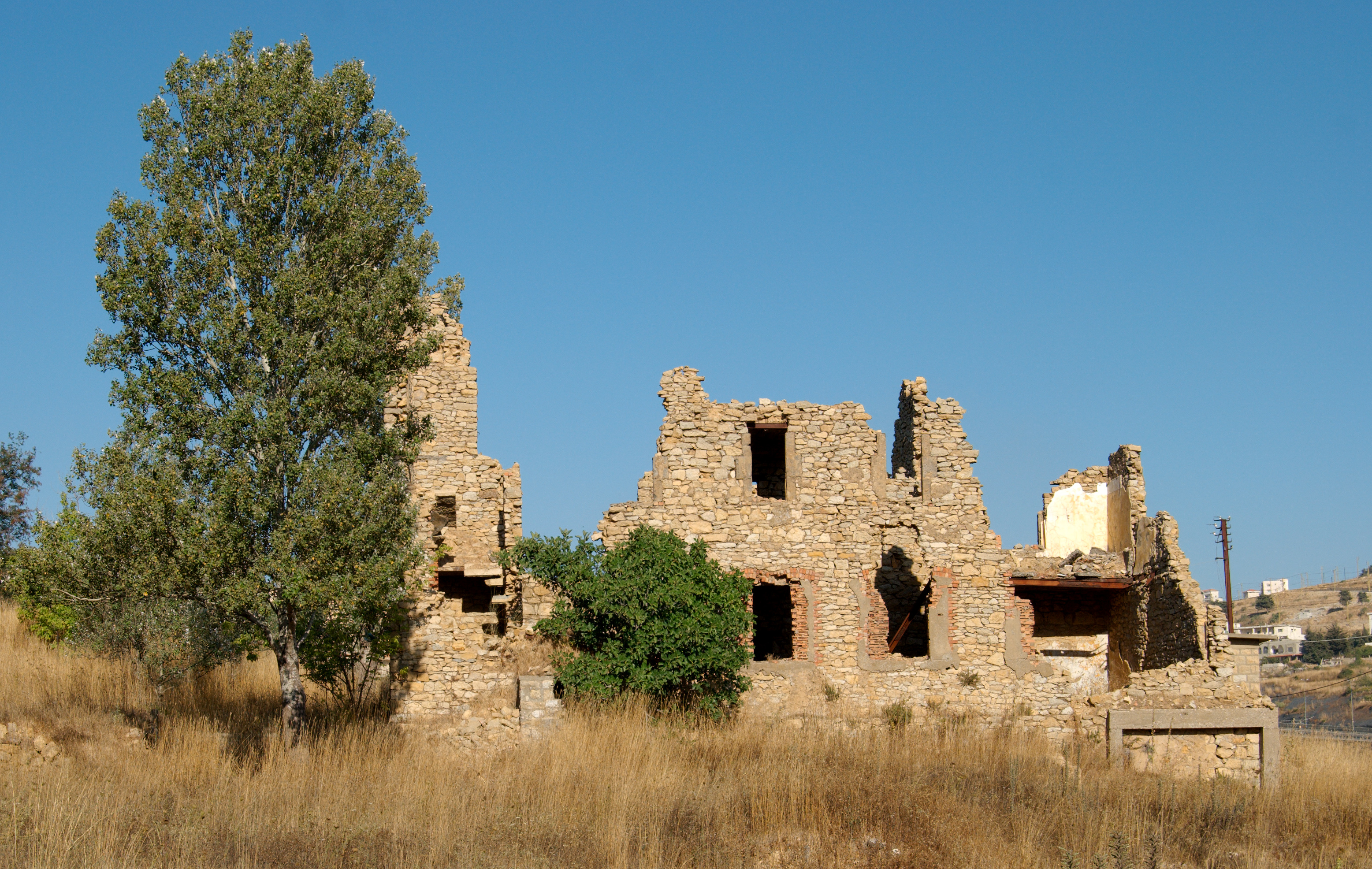 Ruined house in Sofar