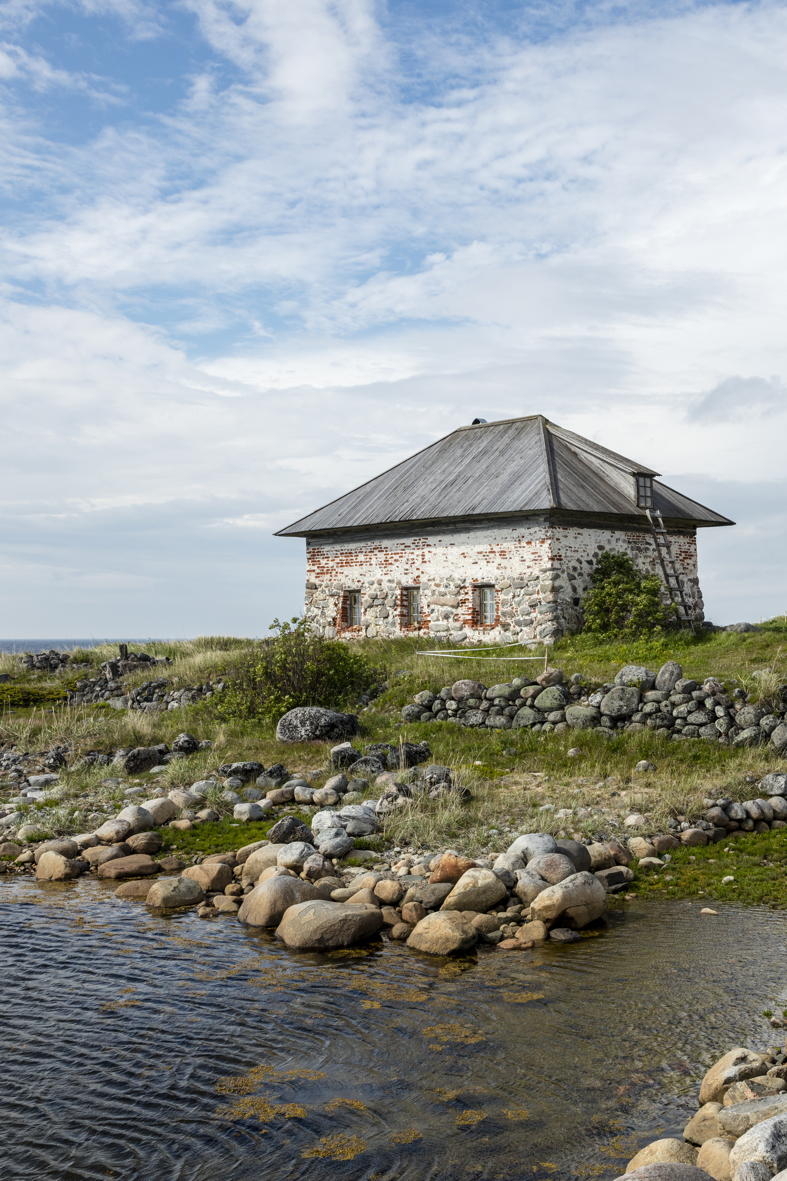 RUS-2016-Bolshoi Zayatsky Island-Stone House