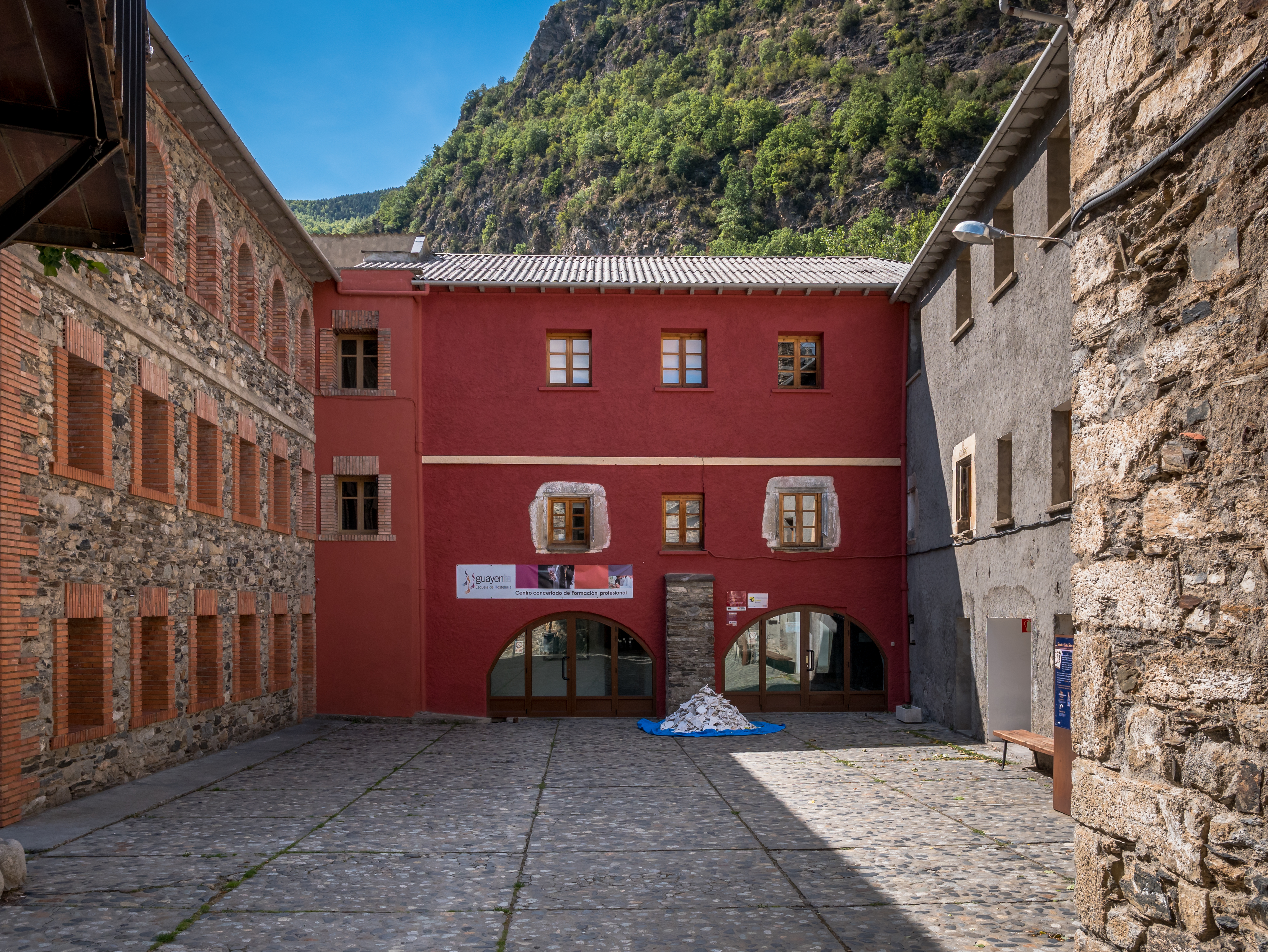 Sahún - Escuela de hostelería de Guayente 01