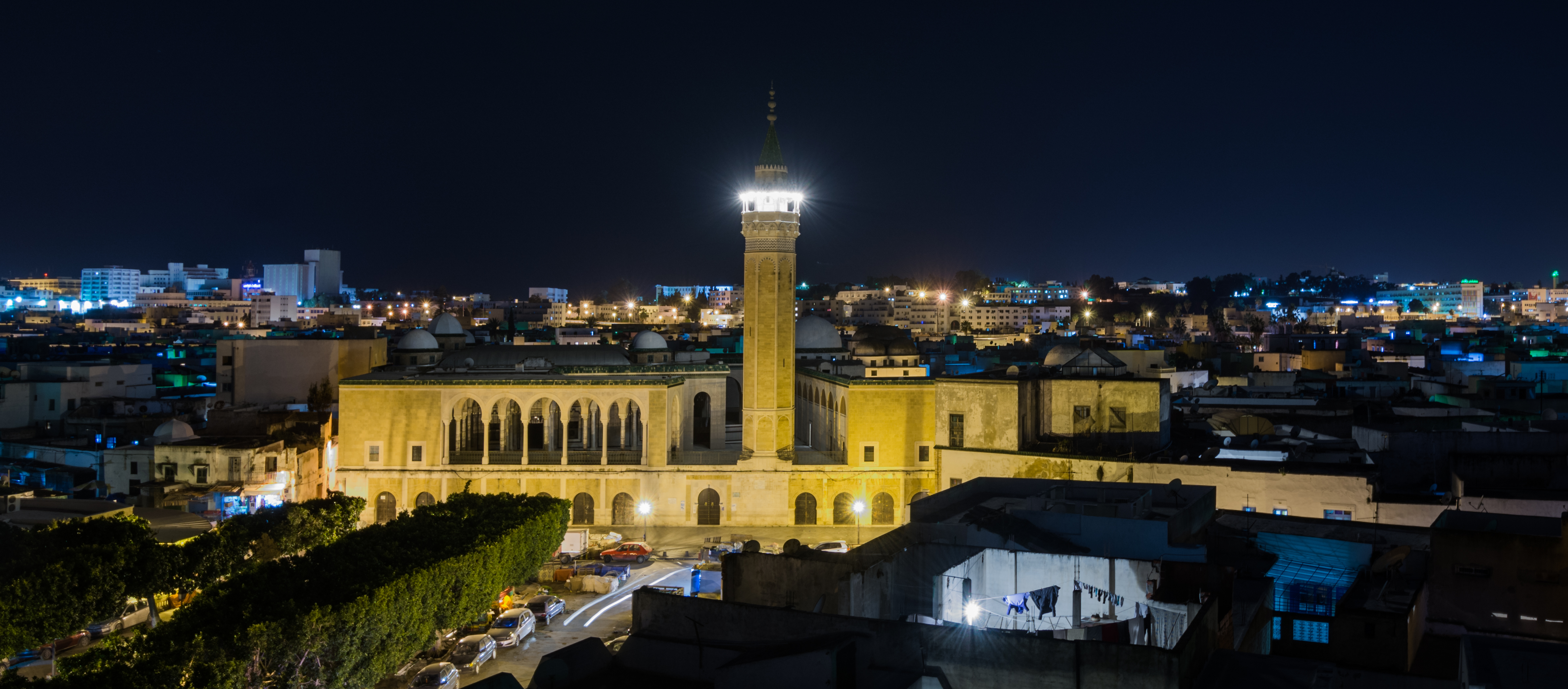 Saheb Ettabaâ Mosque by night