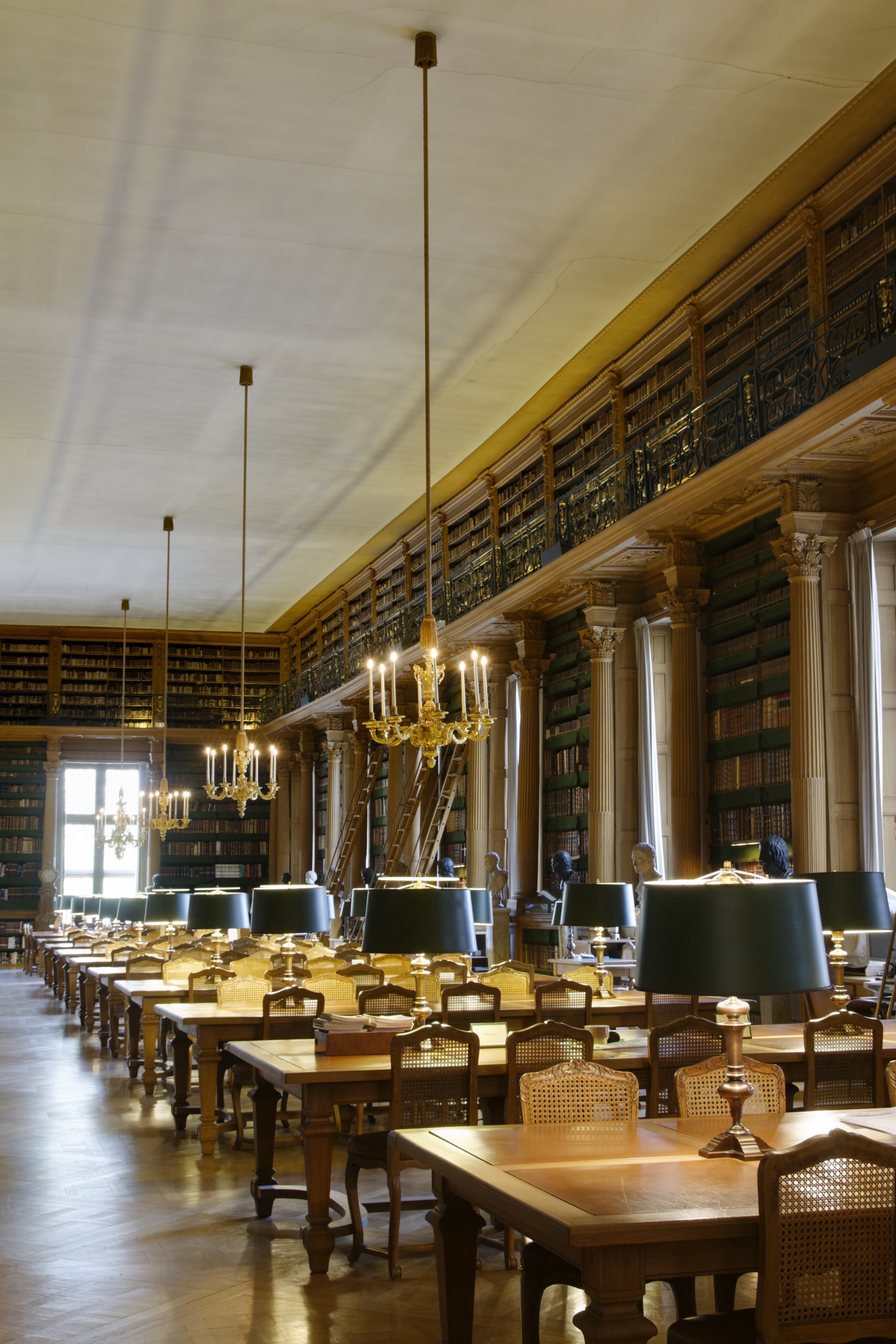 Salle de lecture de la Bibliotheque Mazarine Paris n2