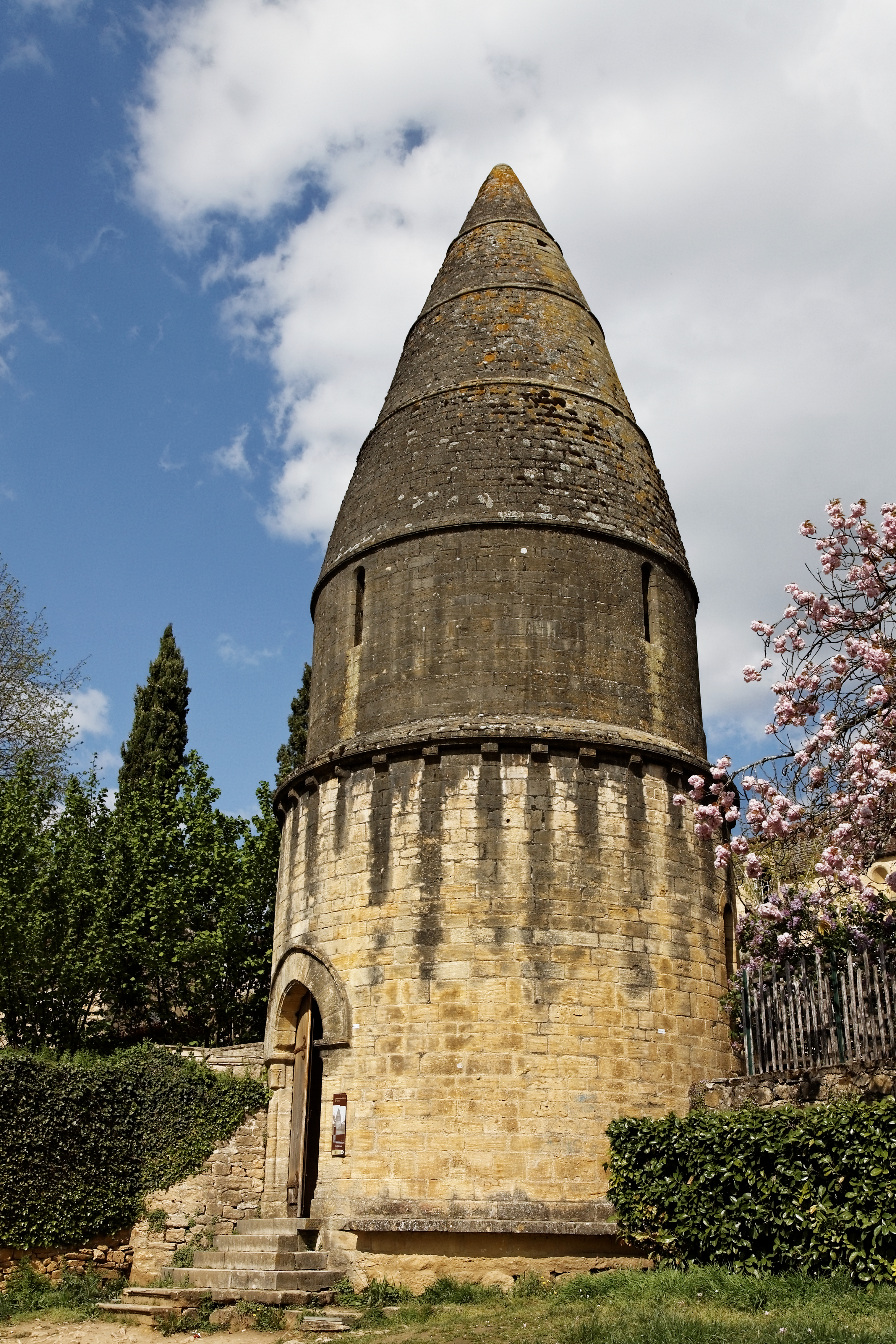Sarlat - Lanterne des morts - PA00082924 - 002