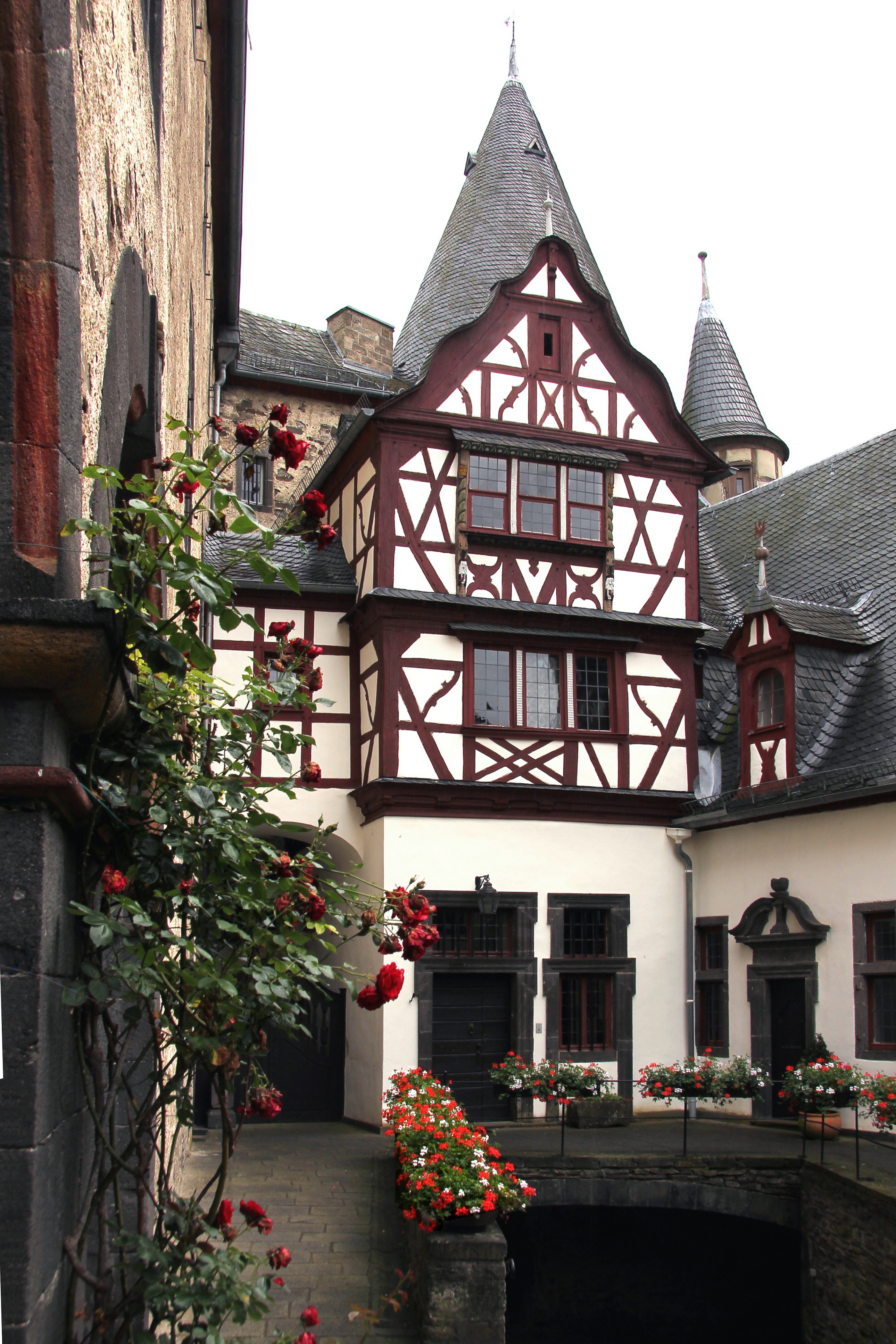 Schloss Bürresheim - Innenhof (2012-06-24)