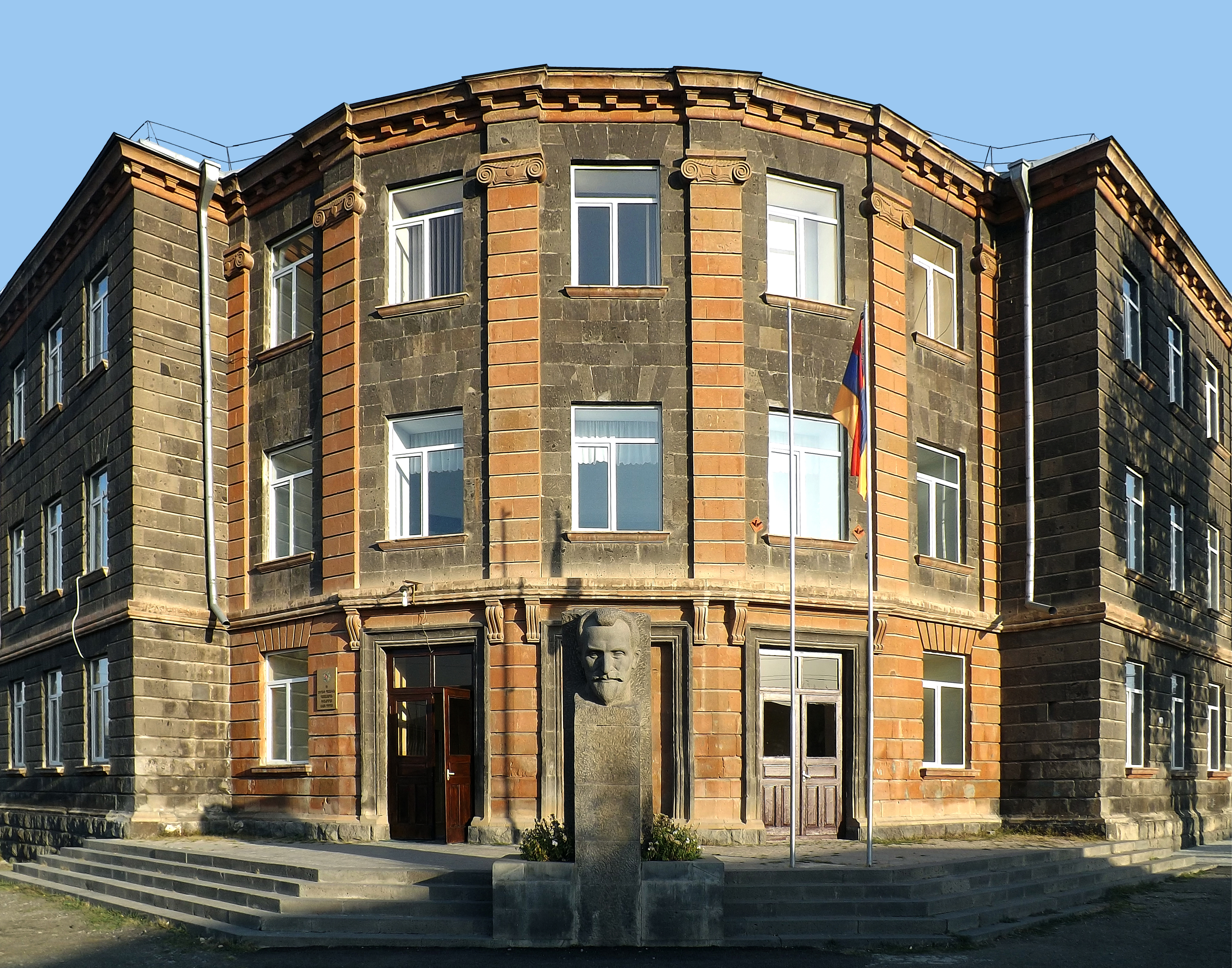 School13