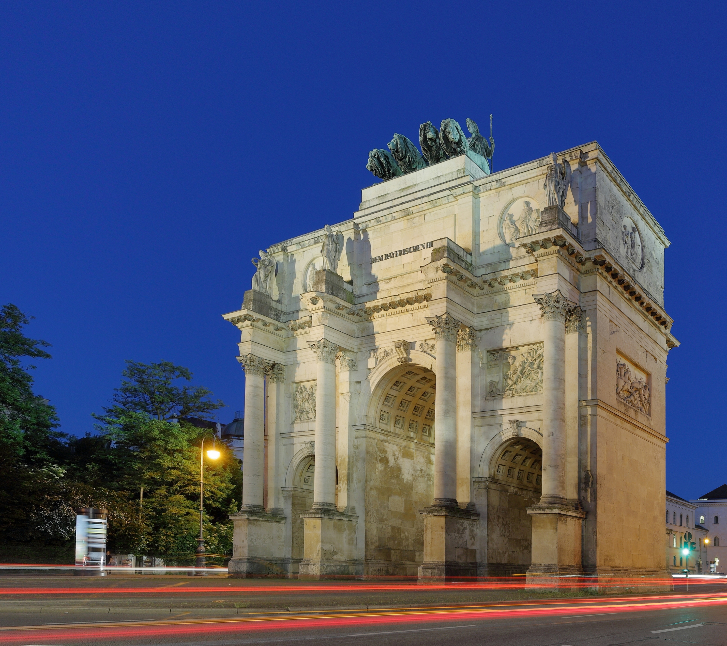 Siegestor Munich at dusk, 5 June 2015