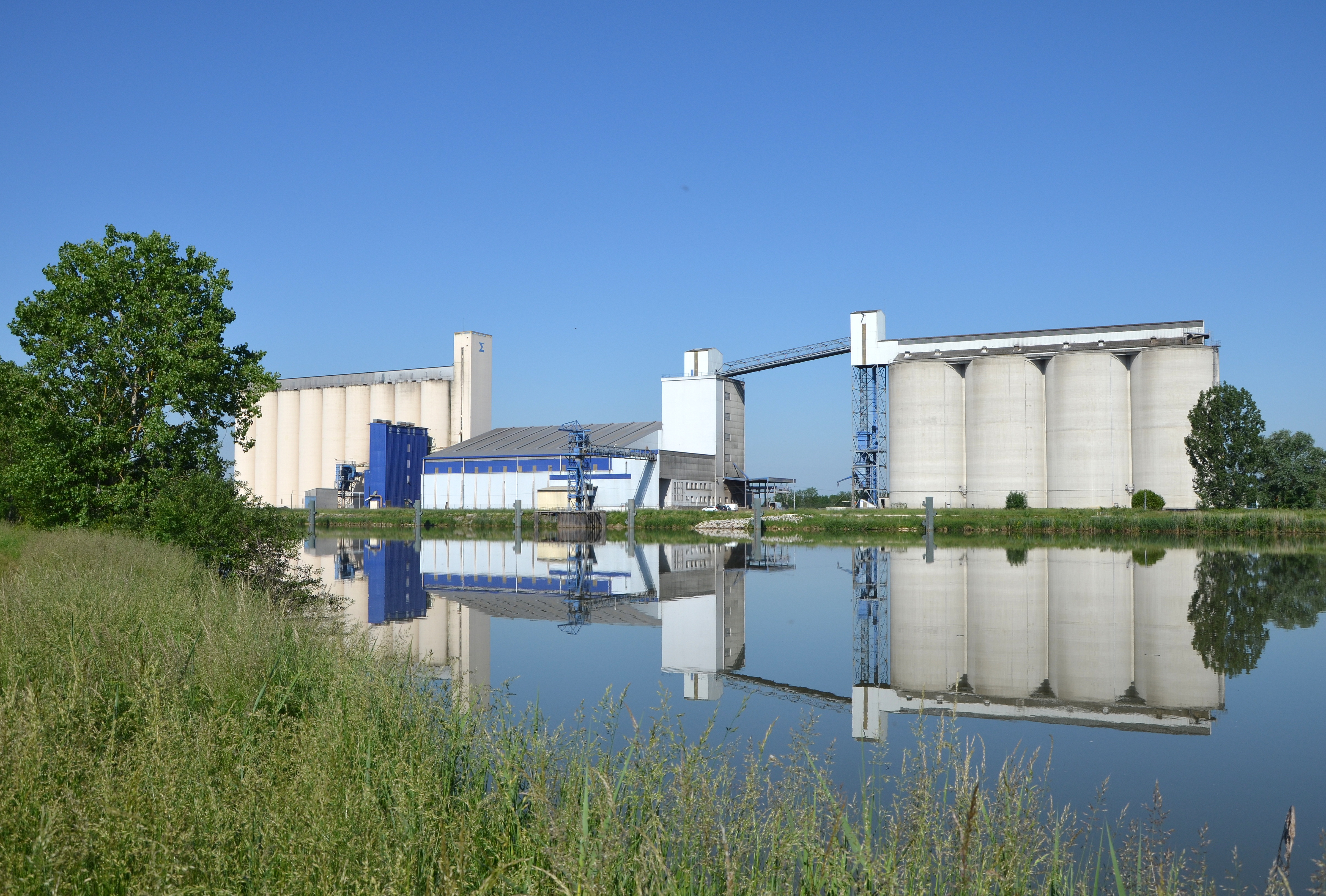 Silos sur la Saône pres de Esbarres DSC 0668