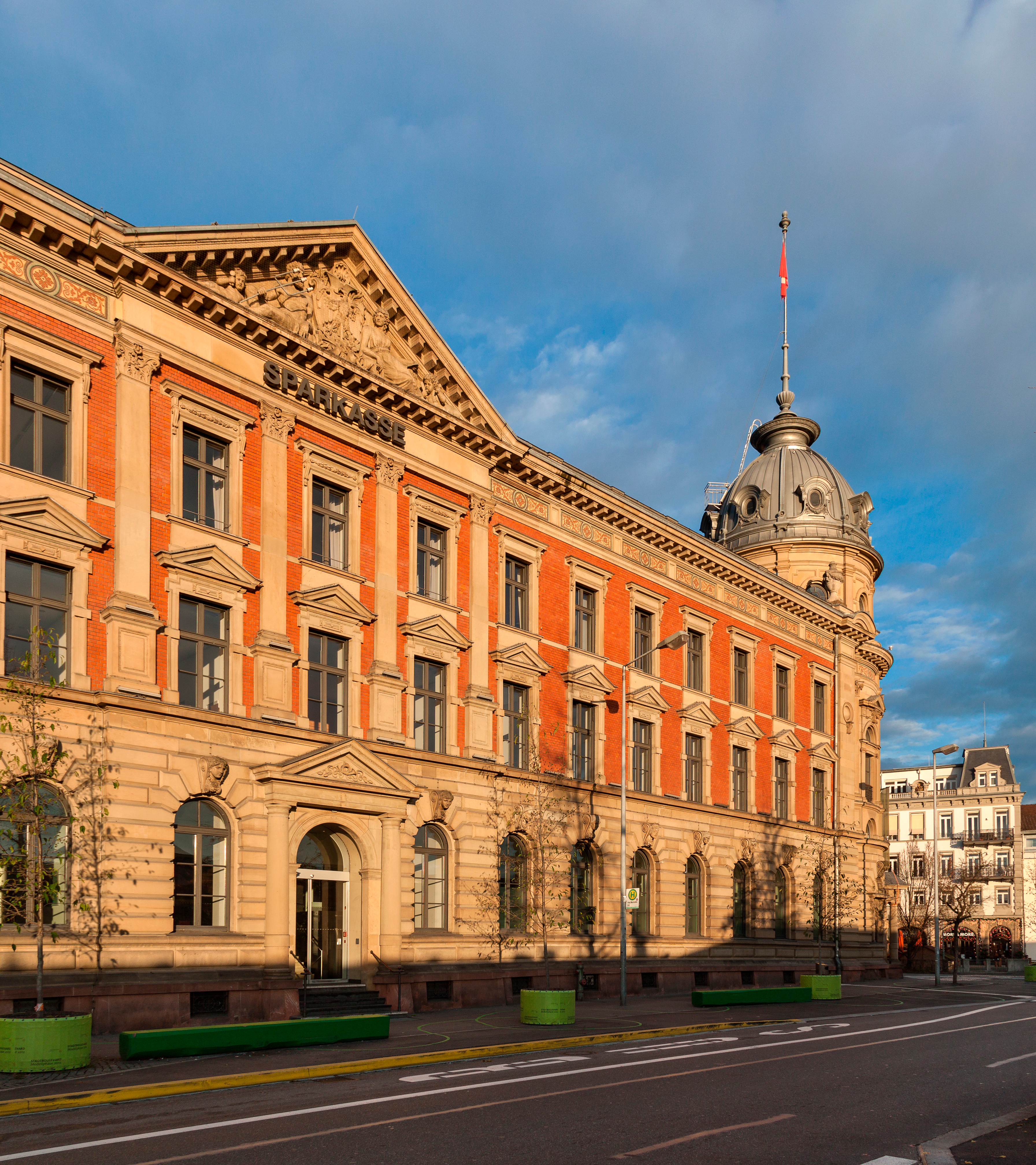 Sparkasse in Konstanz am Morgen