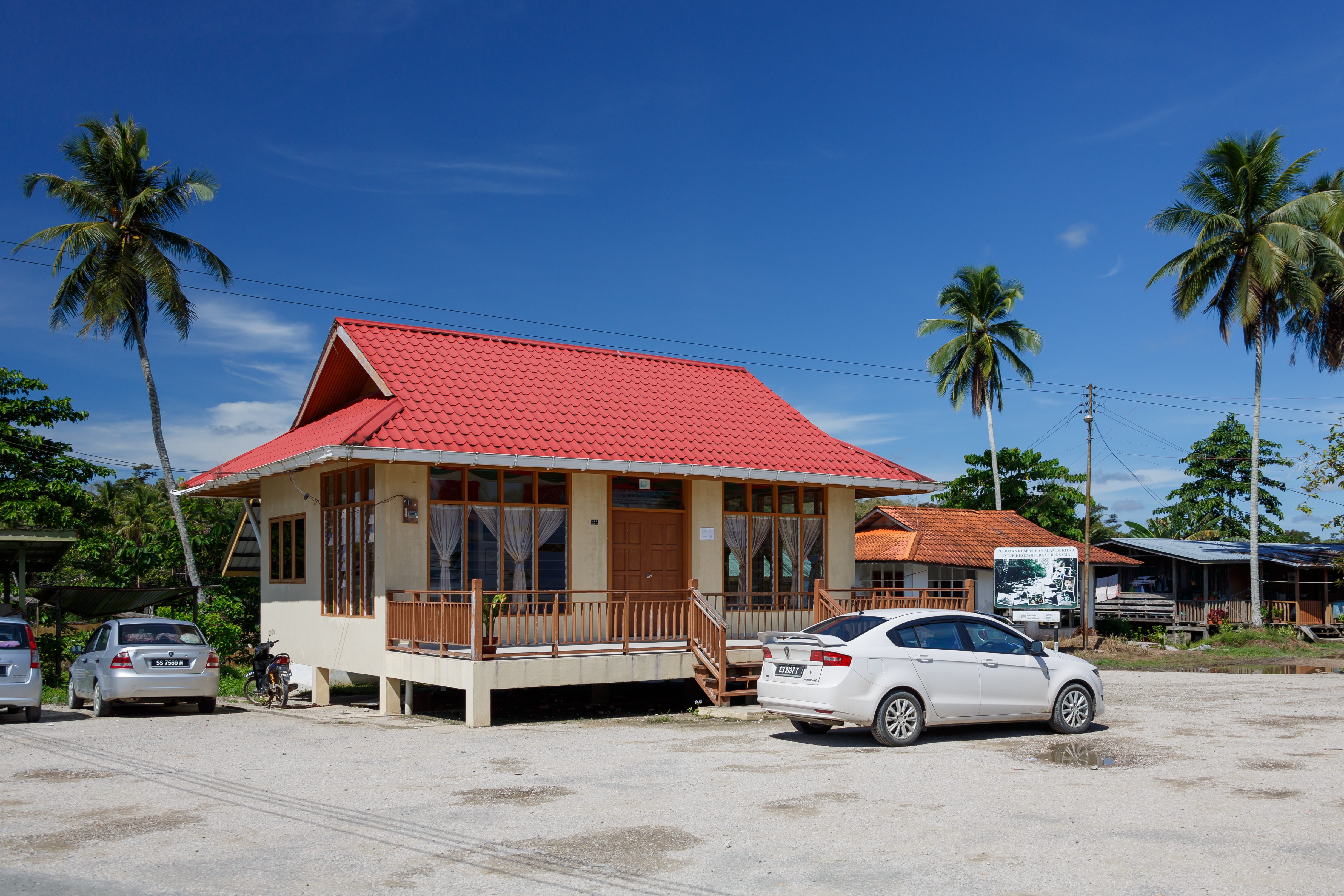 Sukau Sabah Malaysia Kampung-Sukau-02
