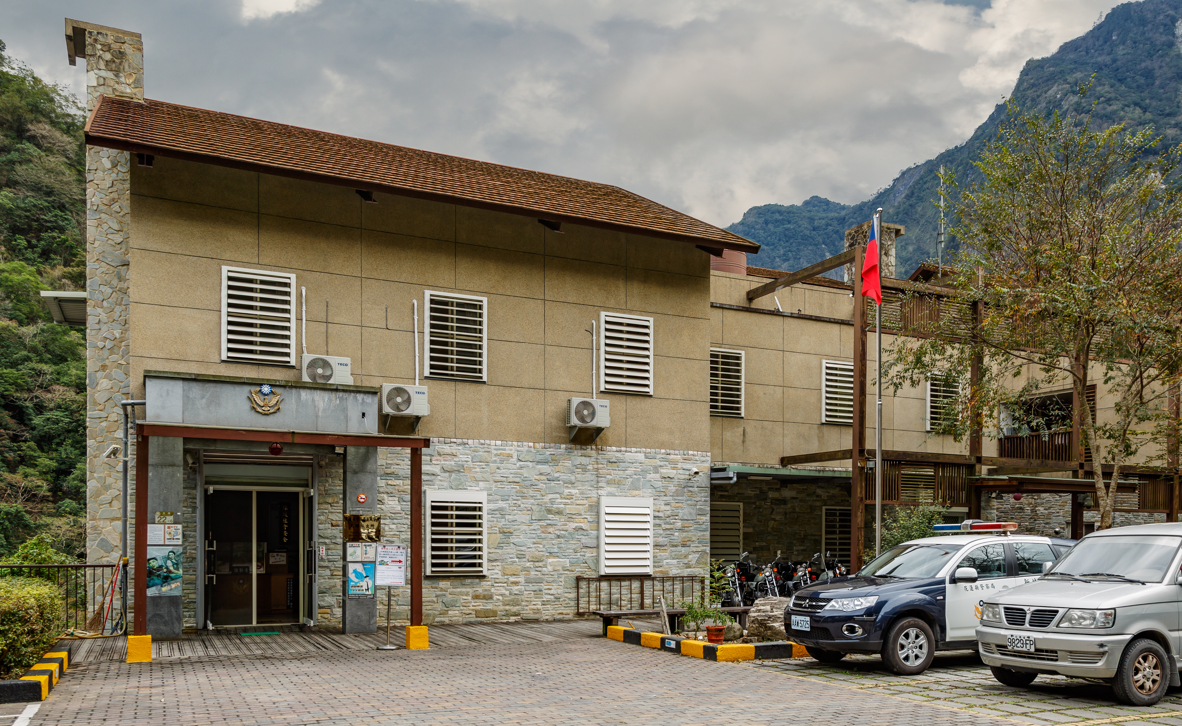 Taroko-Gorge Hualien Taiwan Tianxiang-Police-Station-01