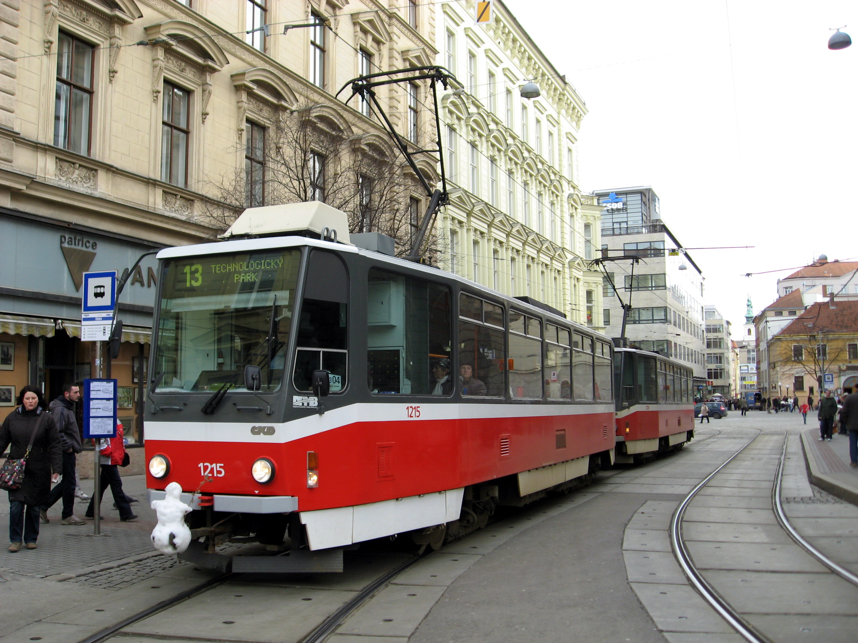 Tatra T6A5 se sněhulákem