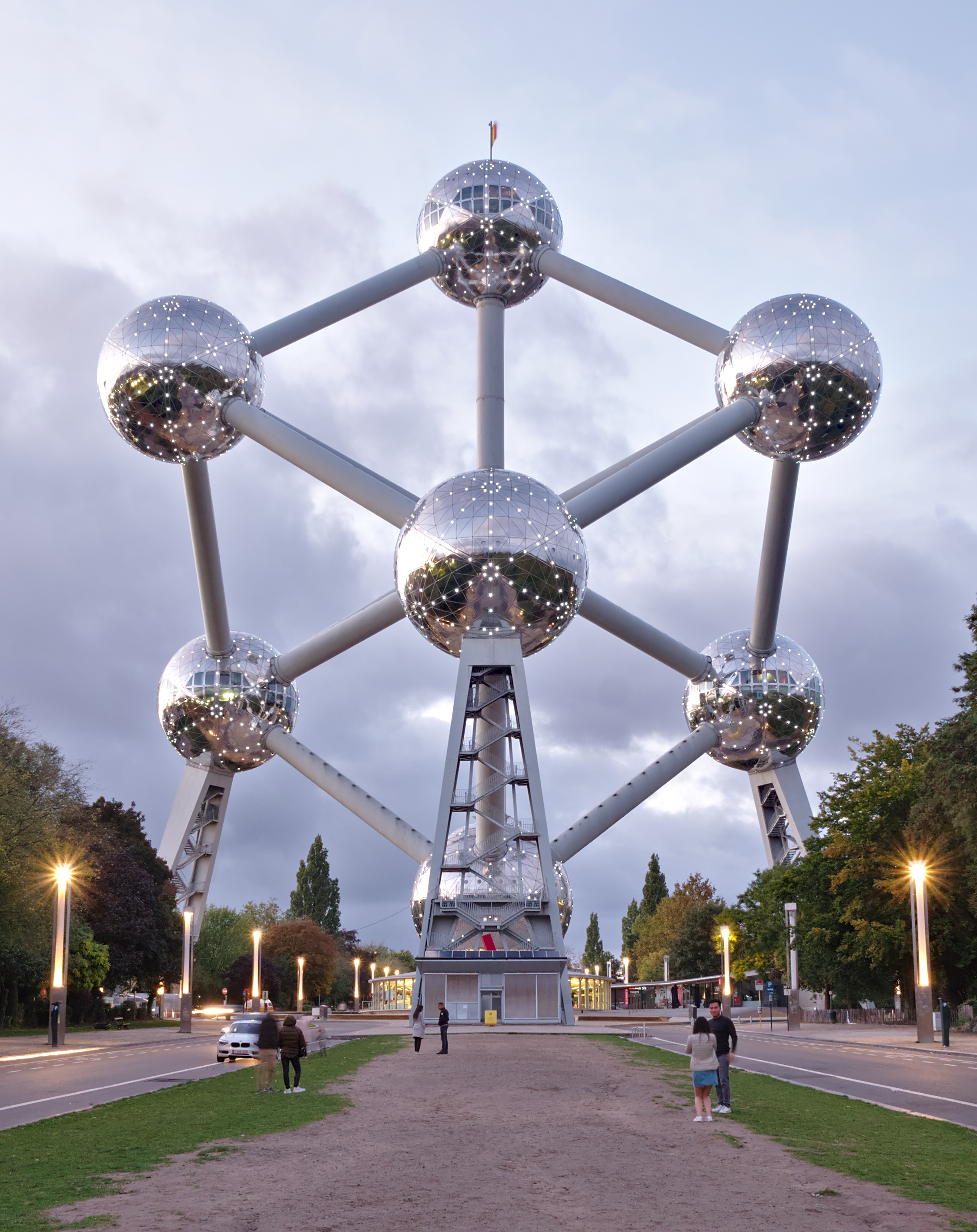 The Atomium during civil twilight (DSCF1135)