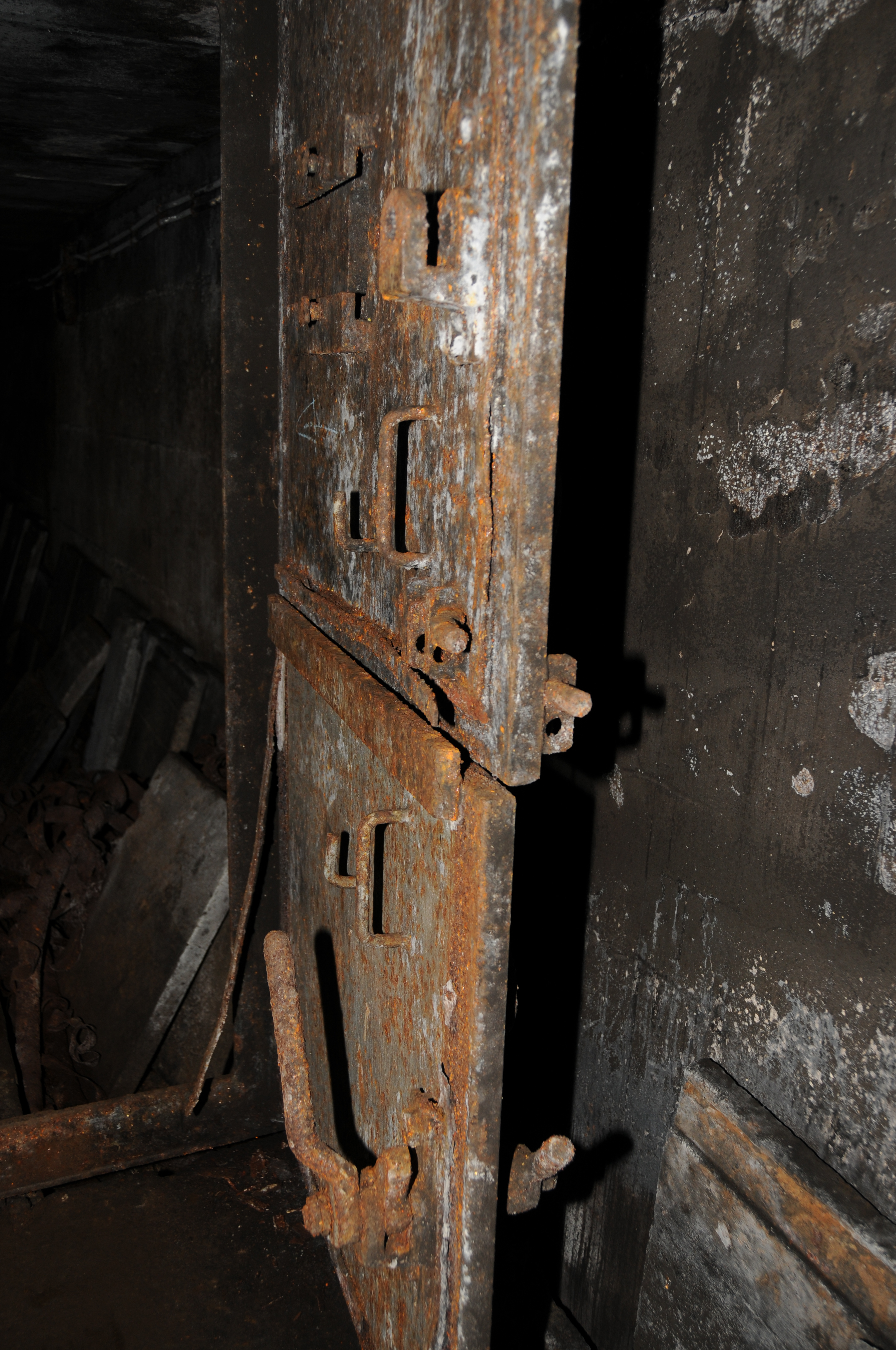 Thomas Bresson - detail-porte-blindee (by)