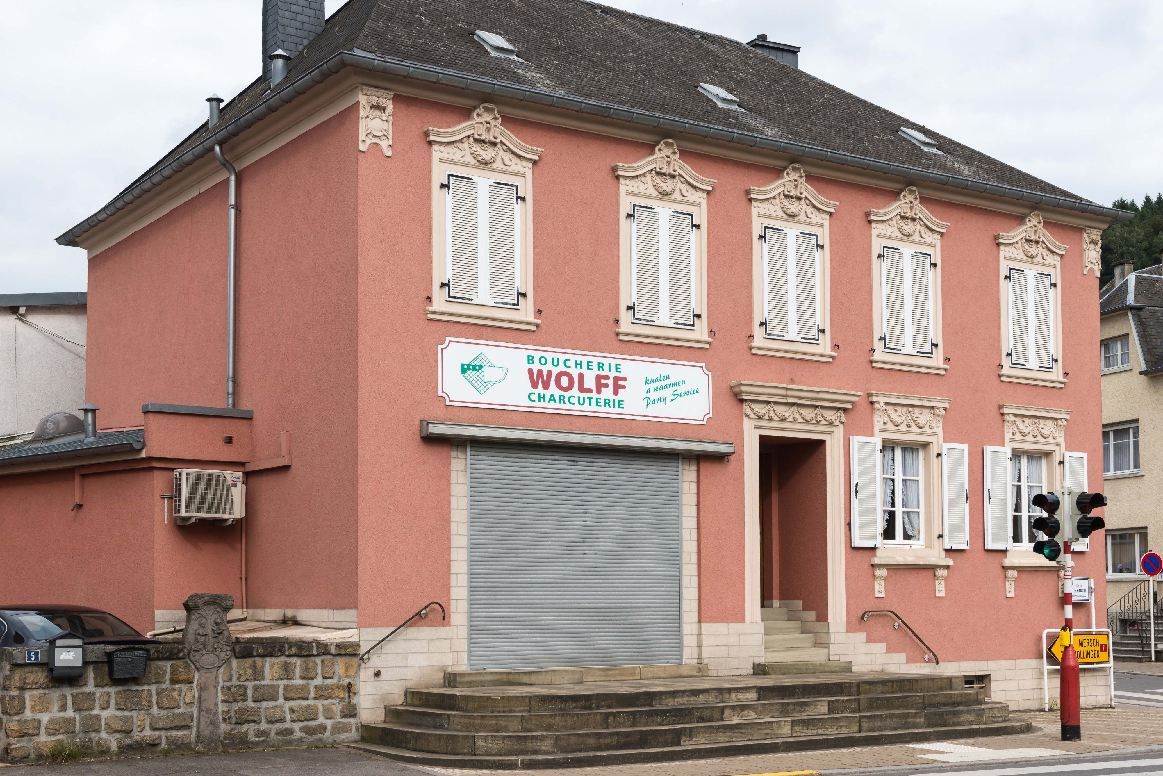 1, Dikrecherstrooss, Lëntgen-101