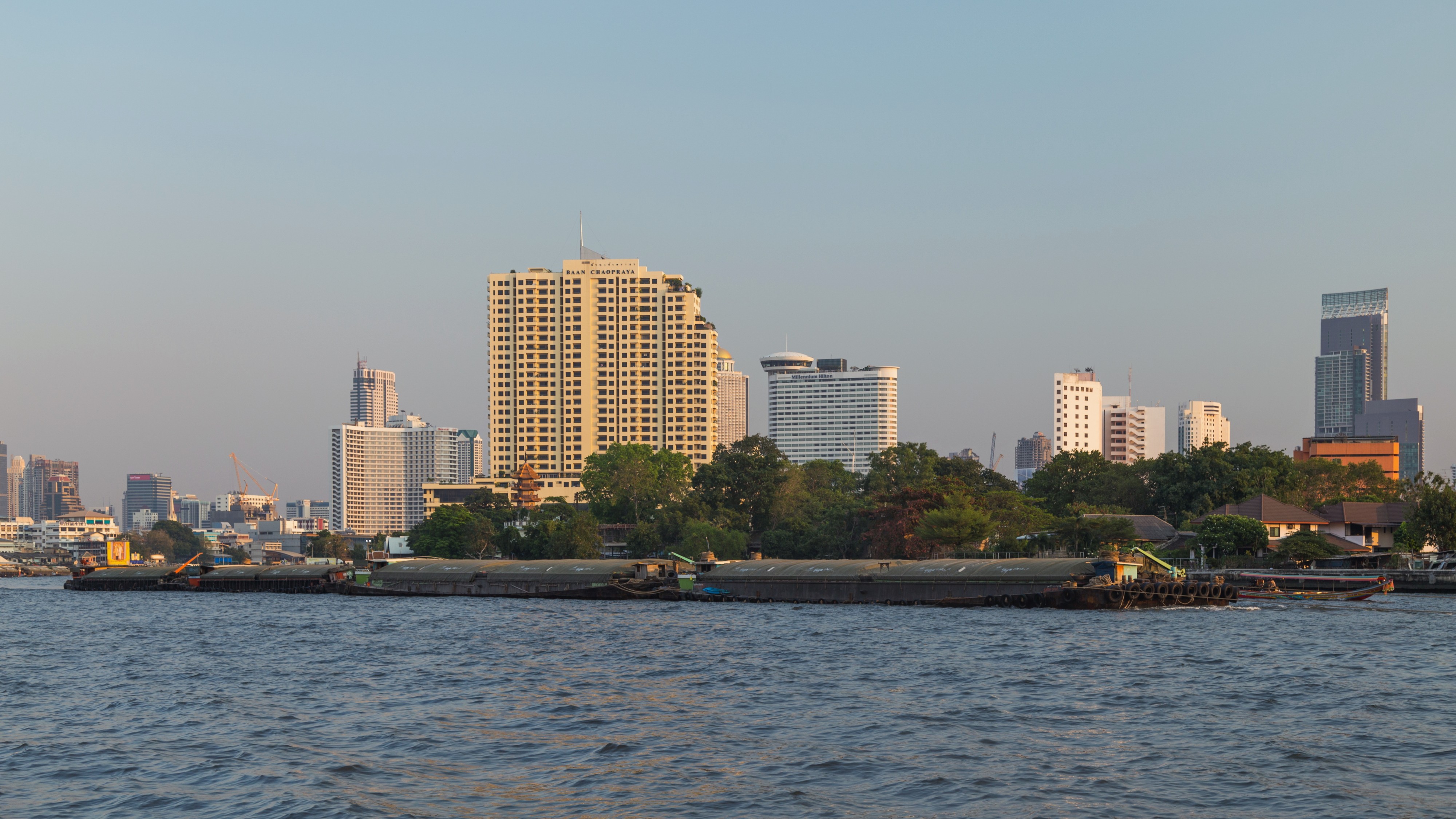 2016 Bangkok, Widoki z promu na rzece Menam (05)
