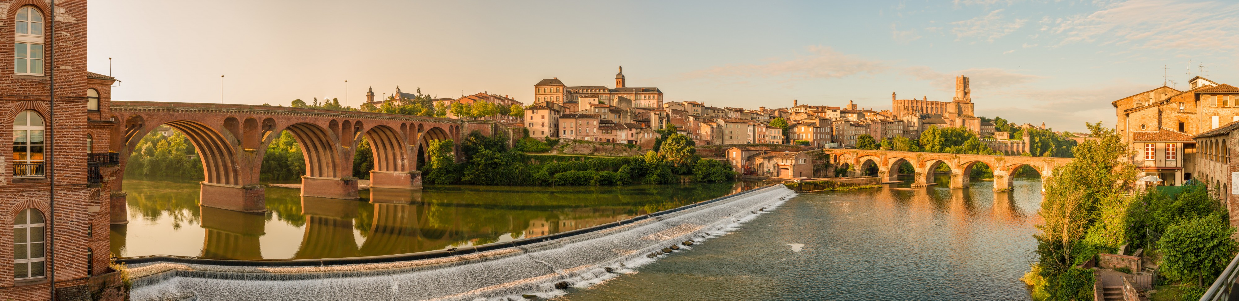 Albi panorama morning Wikimedia Commons