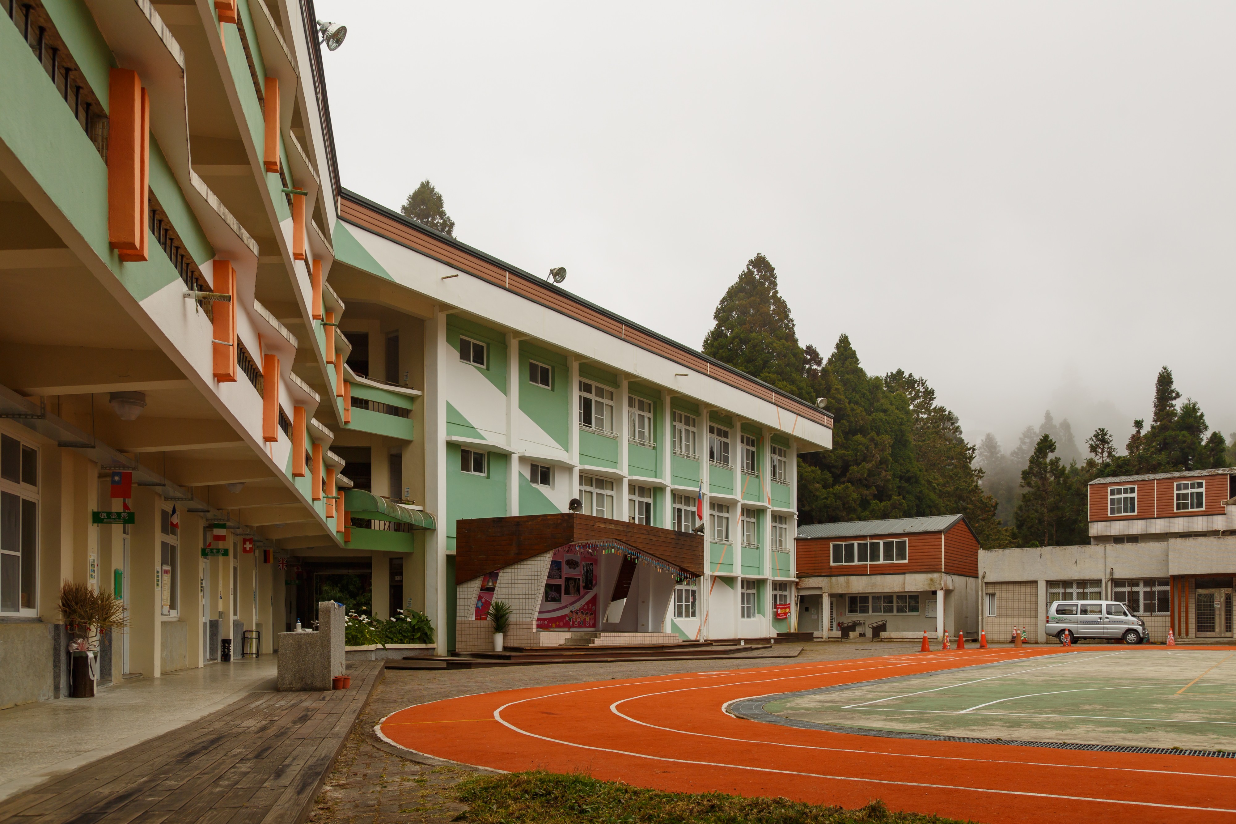 Alishan Taiwan Xiang-Lin-Elementary-School-01
