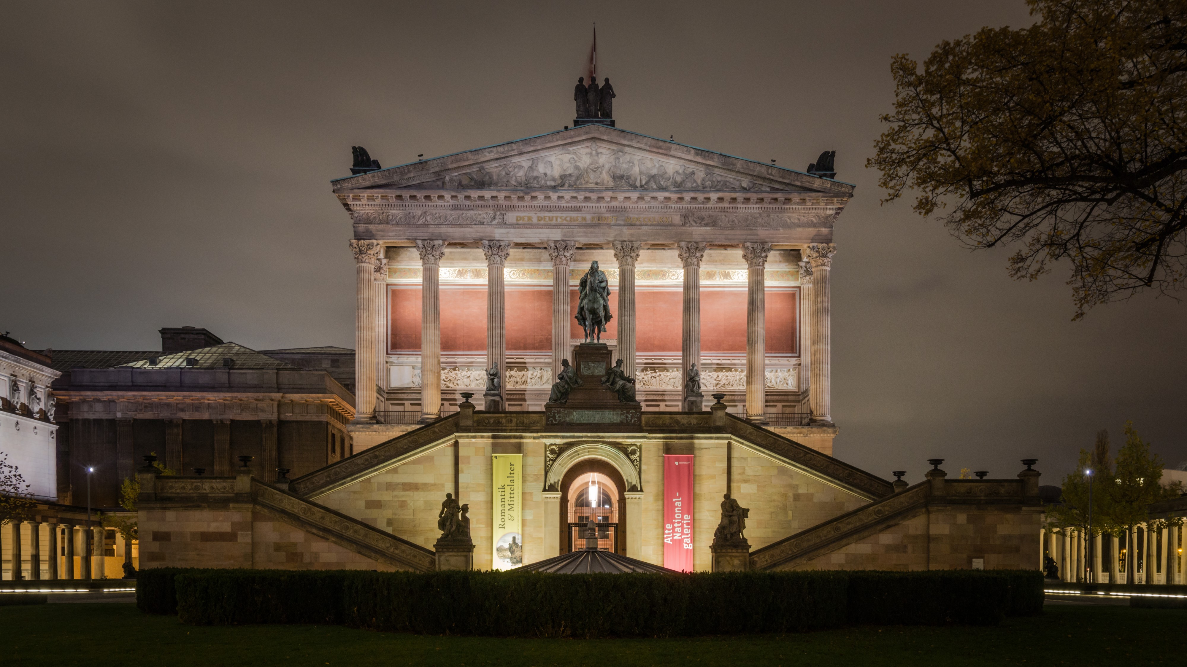 Alte Nationalgalerie at night (MK)