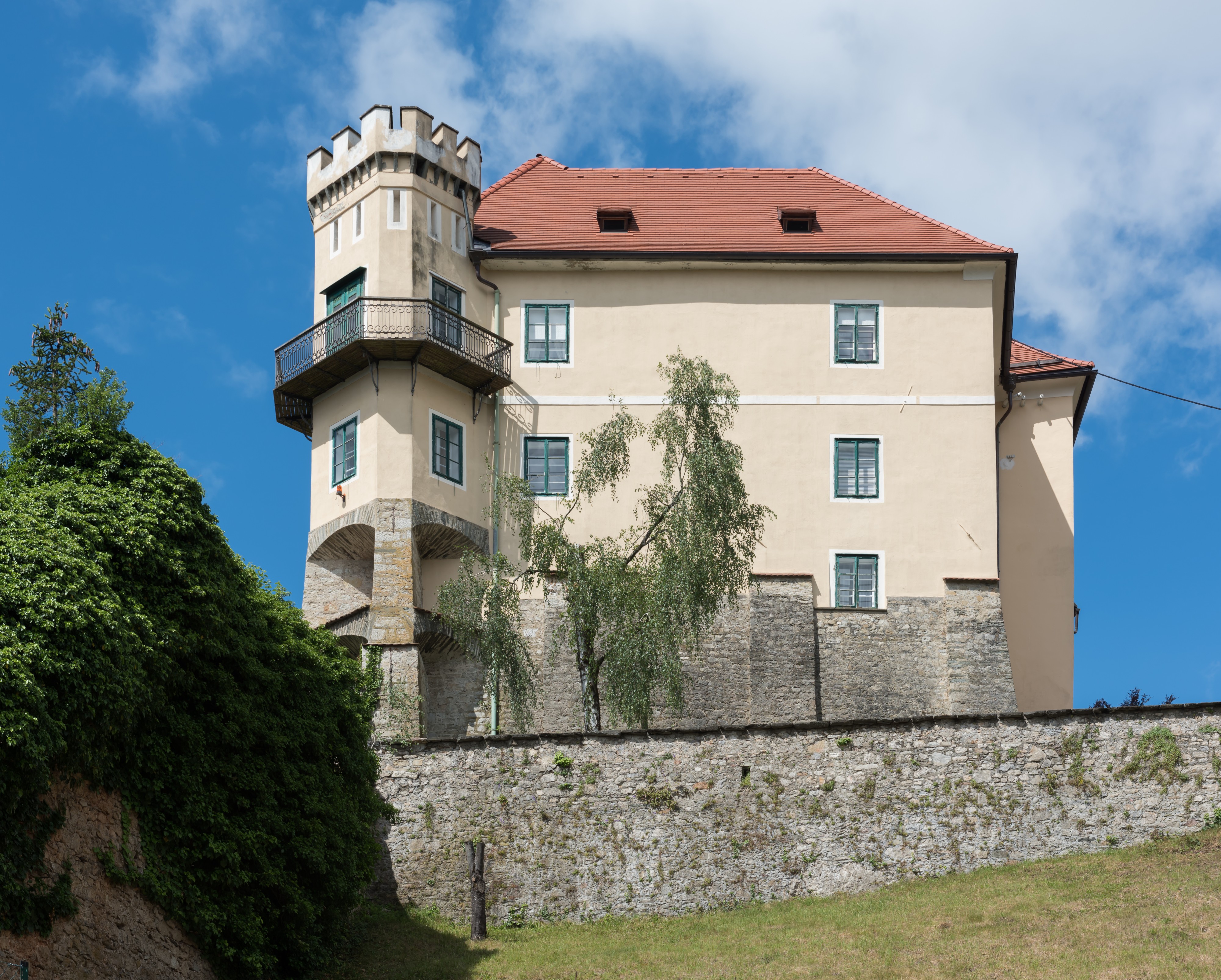 Althofen Schlossplatz 2 Neues Schloss West-Ansicht 24062015 5197